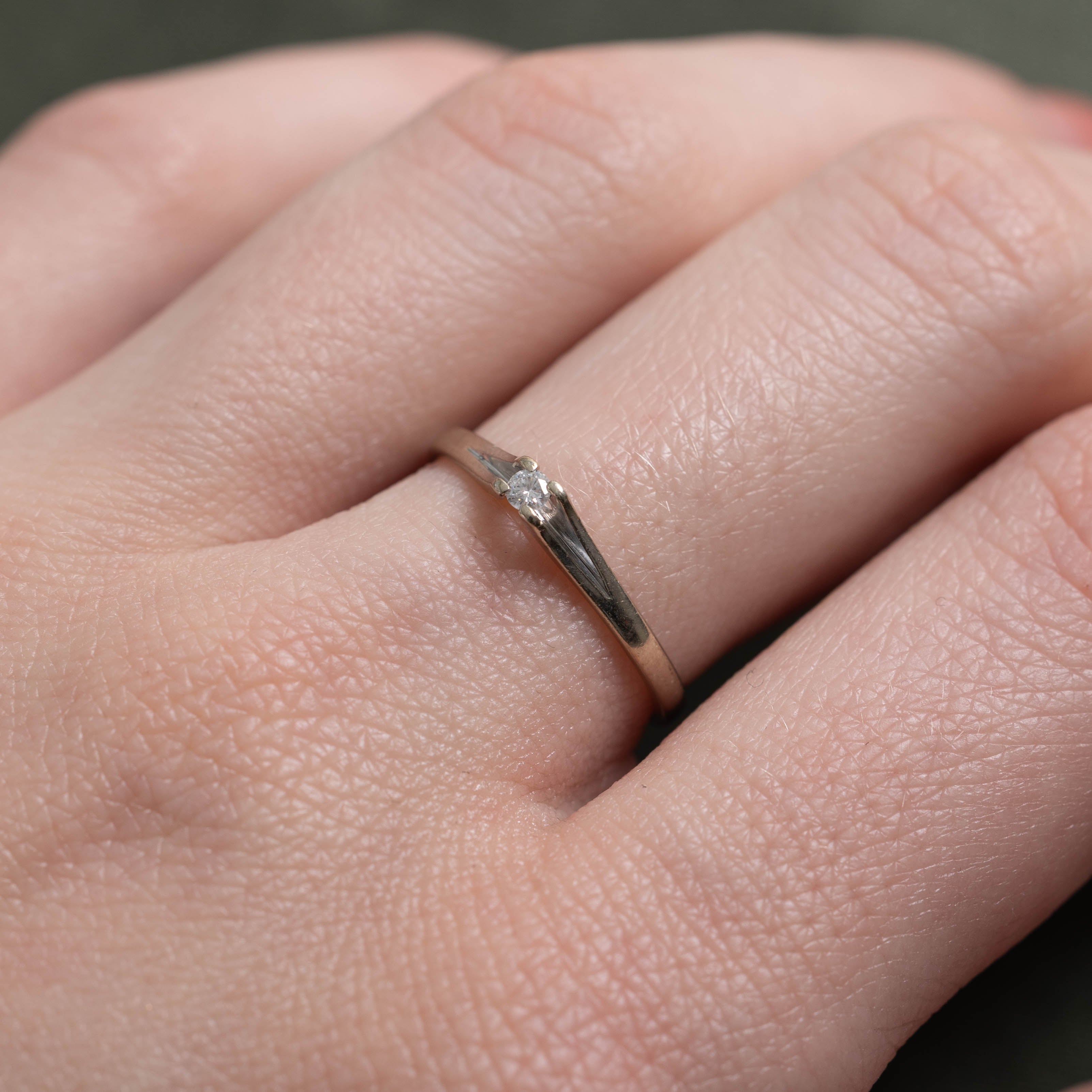 10k Round Brilliant Cut Diamond Petite Ring | SZ 5.75