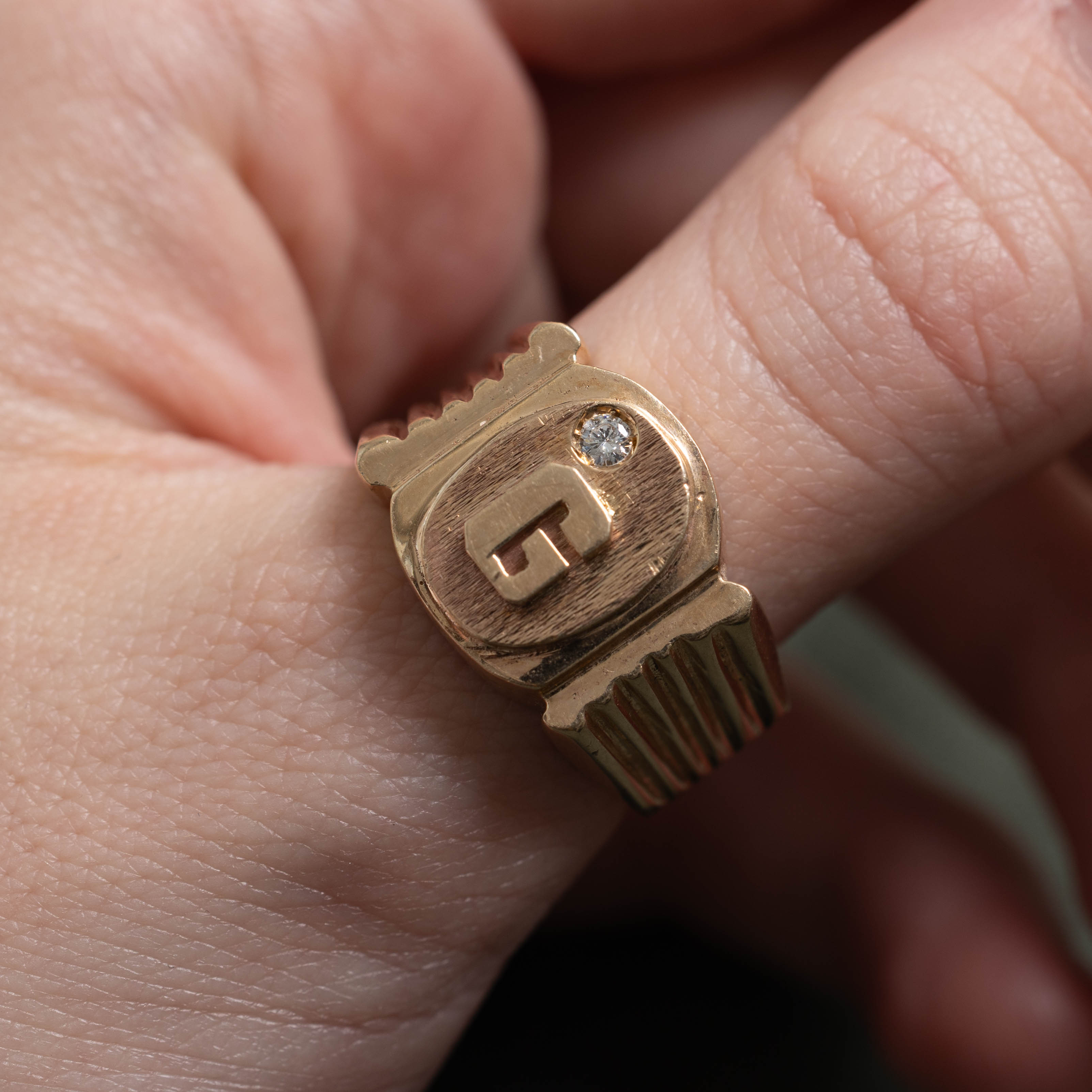 10k Diamond "G" Initial Grooved Signet Ring | SZ 9.25