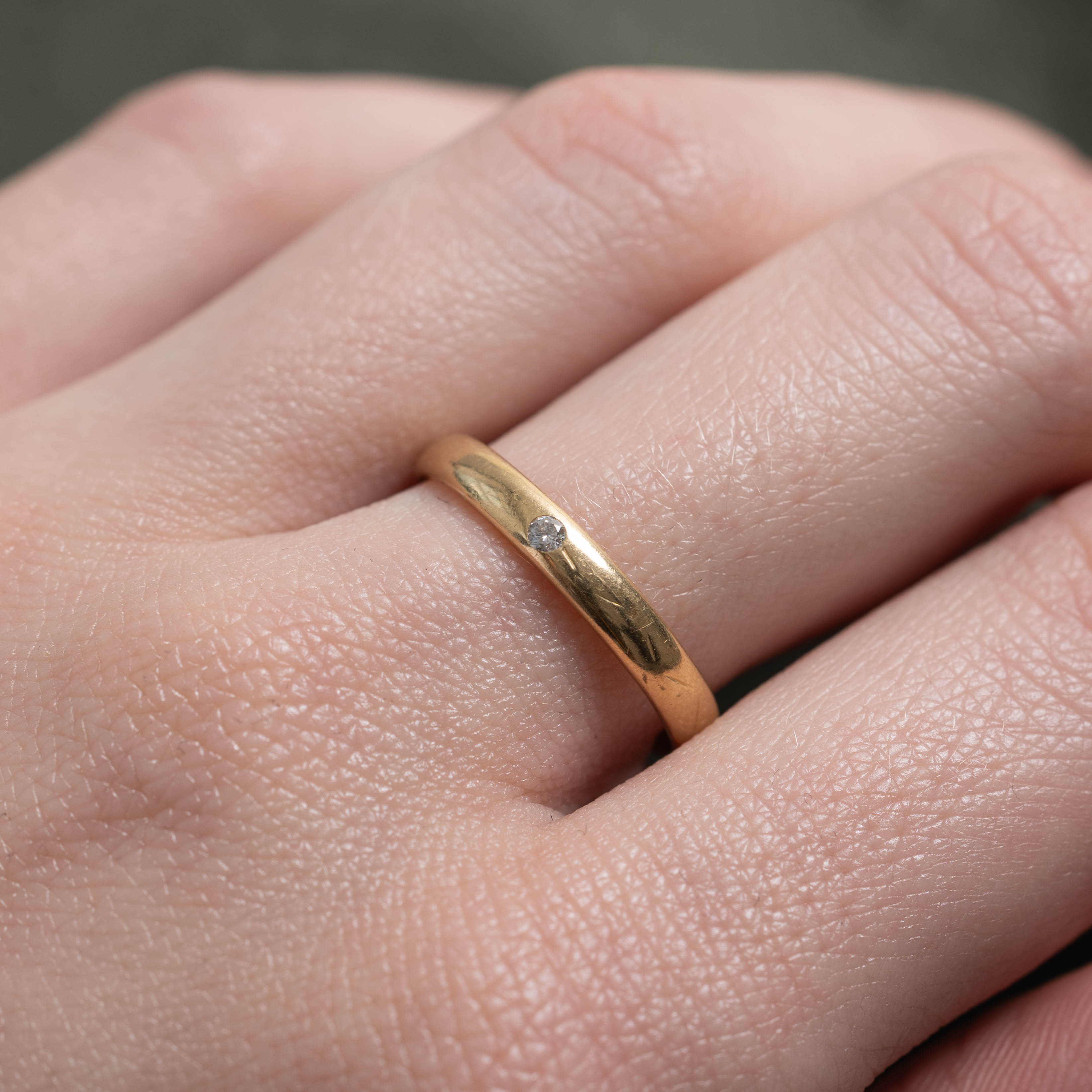 18k Flush Set Single Diamond Band | 2.95mm | SZ 7.5