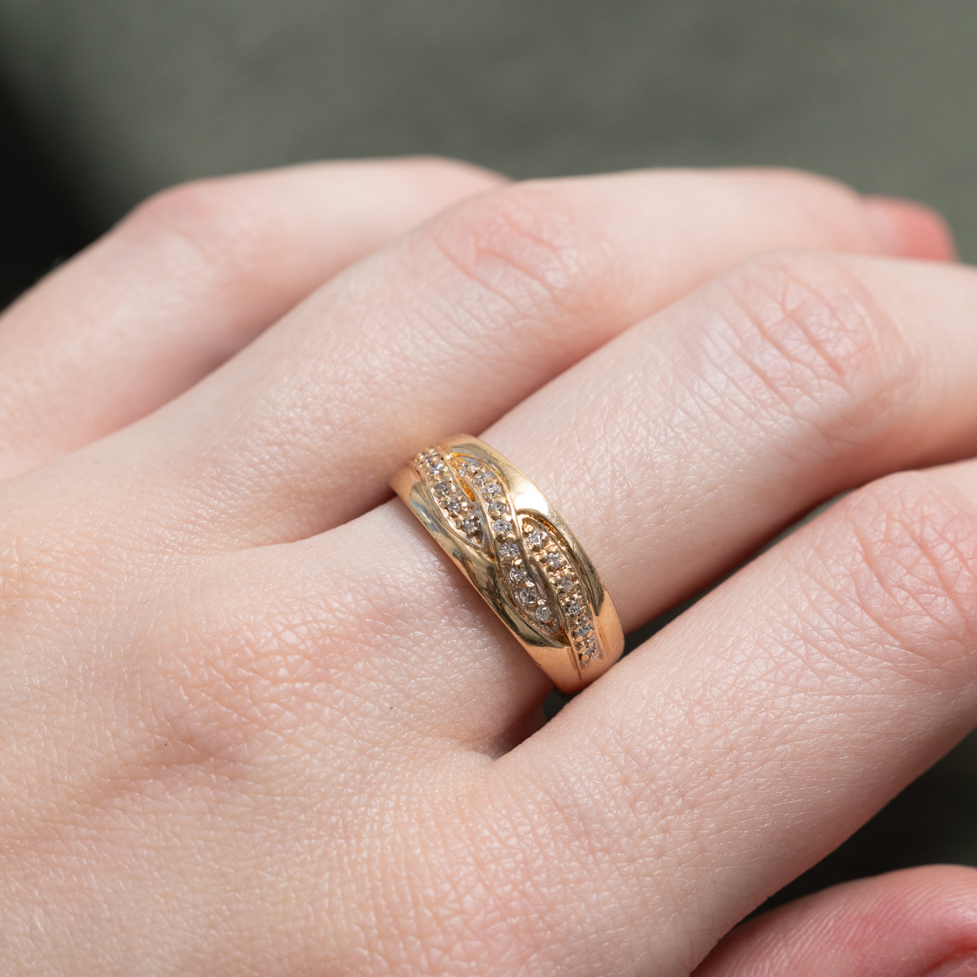 Bague ornée d'un diamant et d'un motif ondulé | Taille 6,5