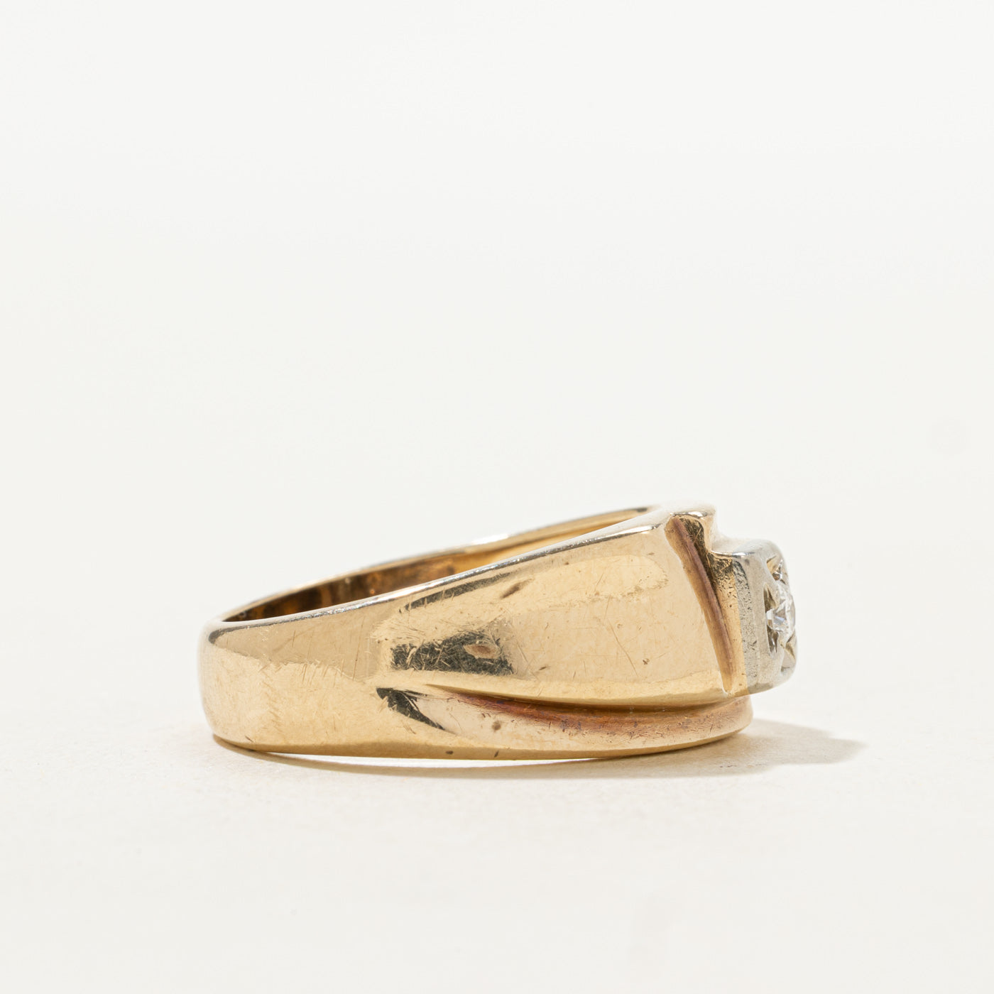 Vintage Canadian Illusion Set Diamond Grooved Ring | SZ 9.5