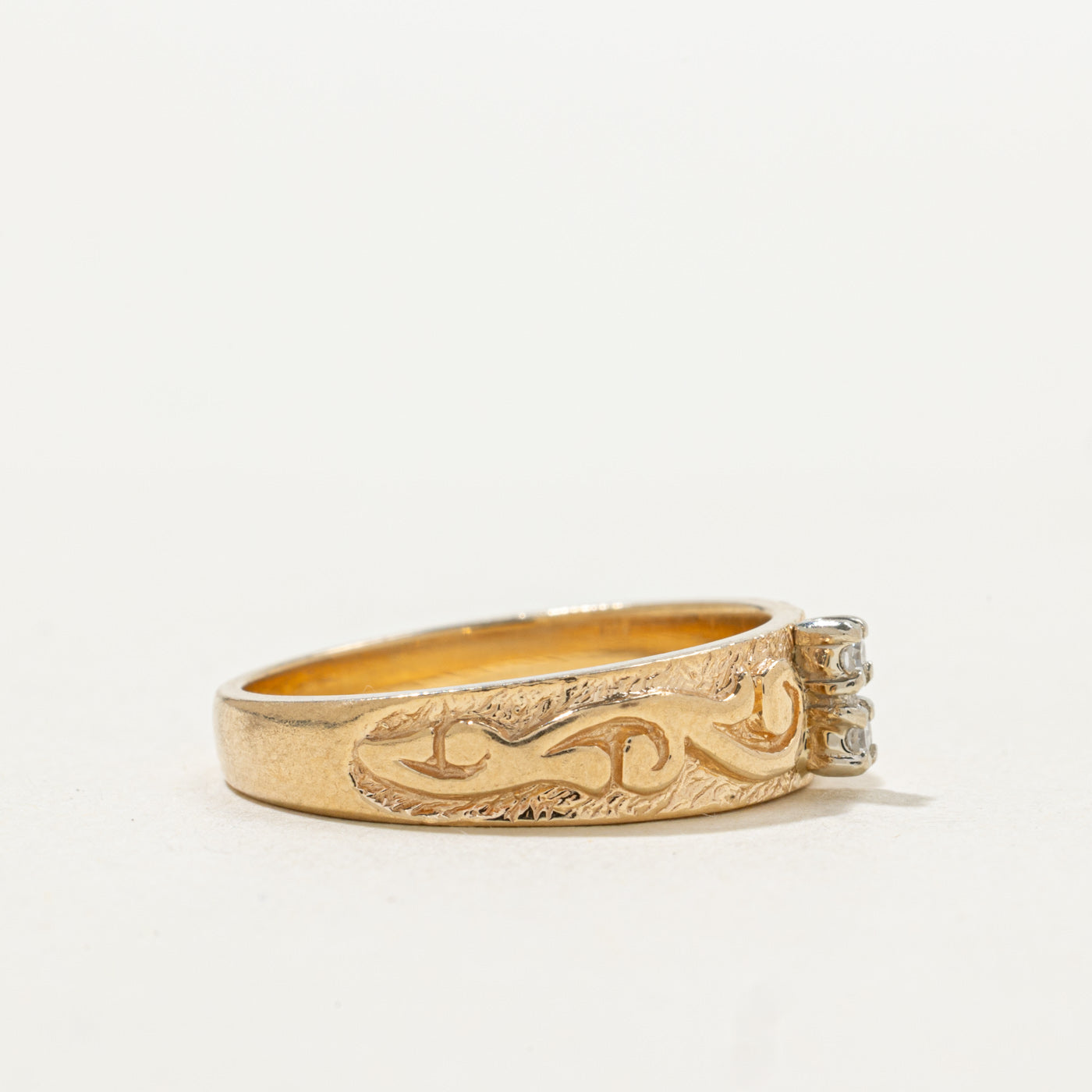 14k Diamond Scrollwork Embossed Band | SZ 6.5