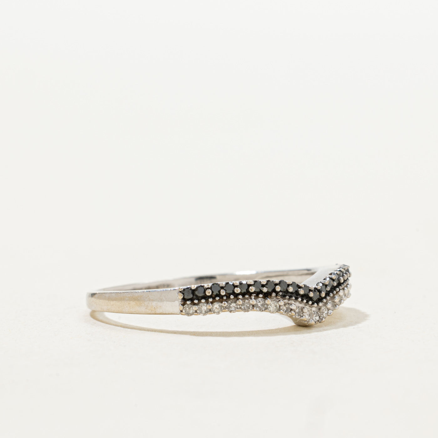 Black & White Diamond Chevron Ring | SZ 9.0