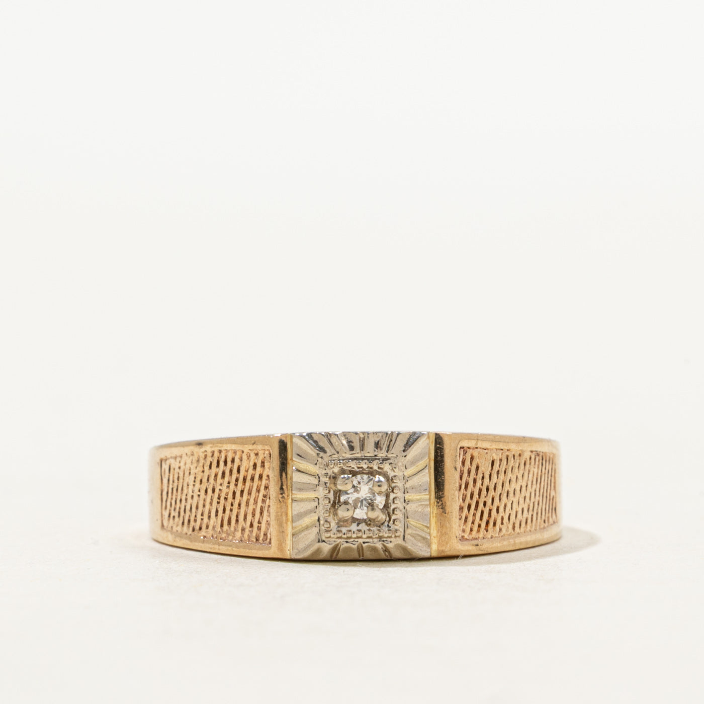 10K Illusion Set Diamond Textured Band | SZ 7.0