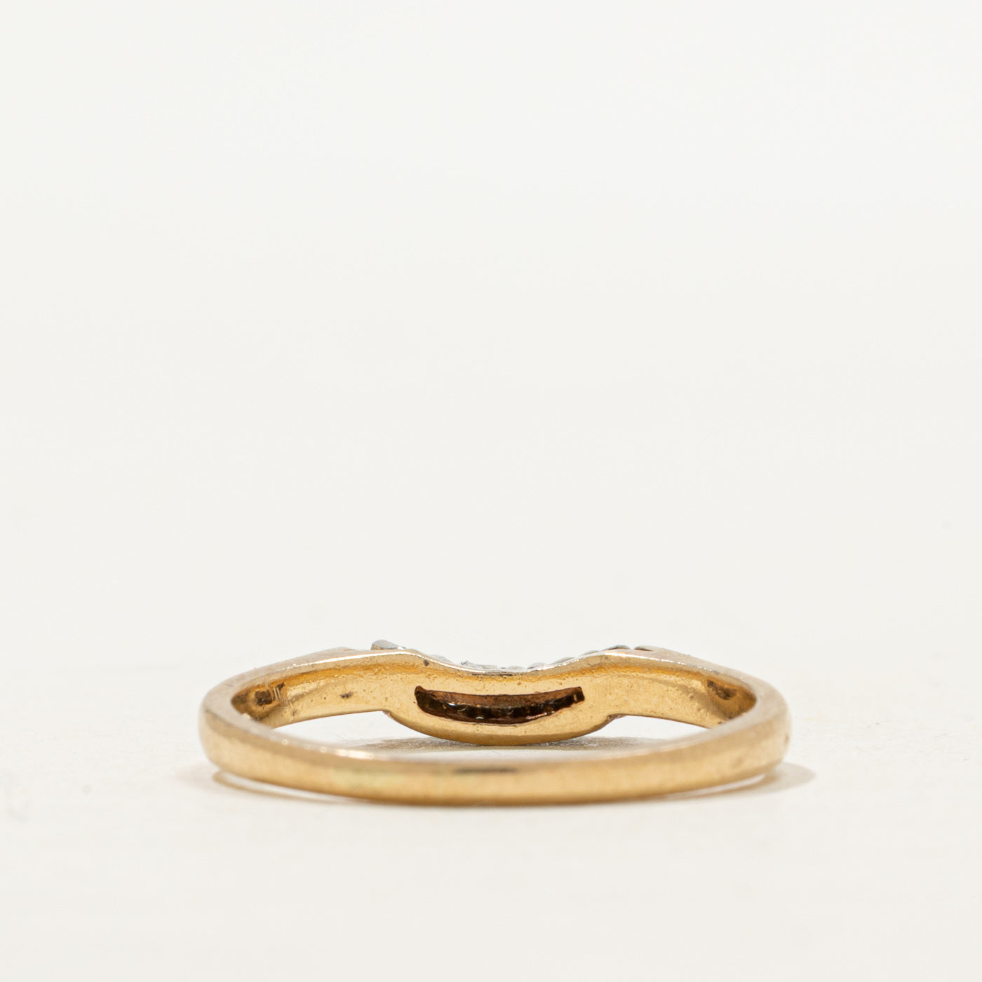 Bague contour en or 14 carats sertie de cinq diamants | Taille 5,75