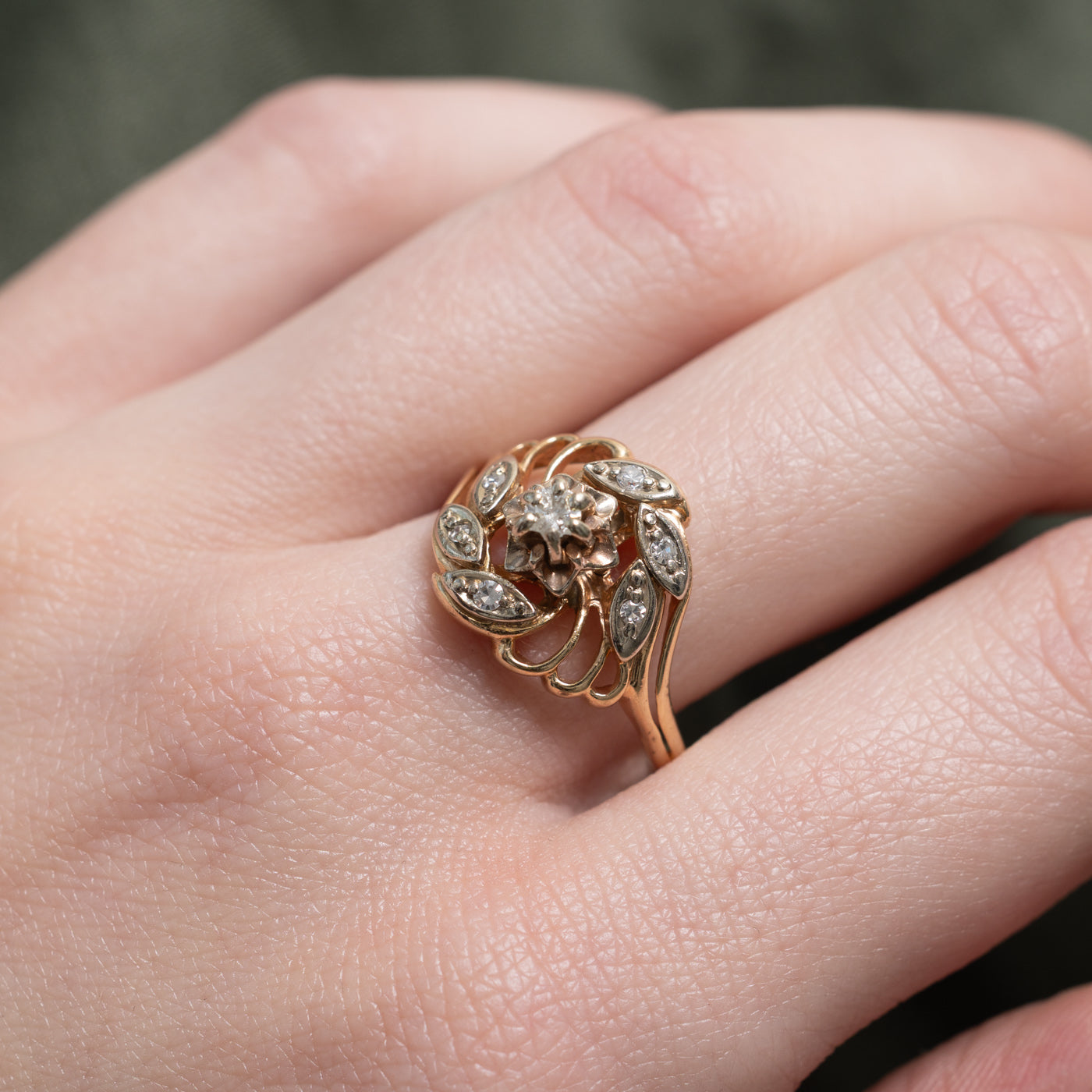 Bague ajourée sertie de diamants en forme de grappe florale | Taille 8,75