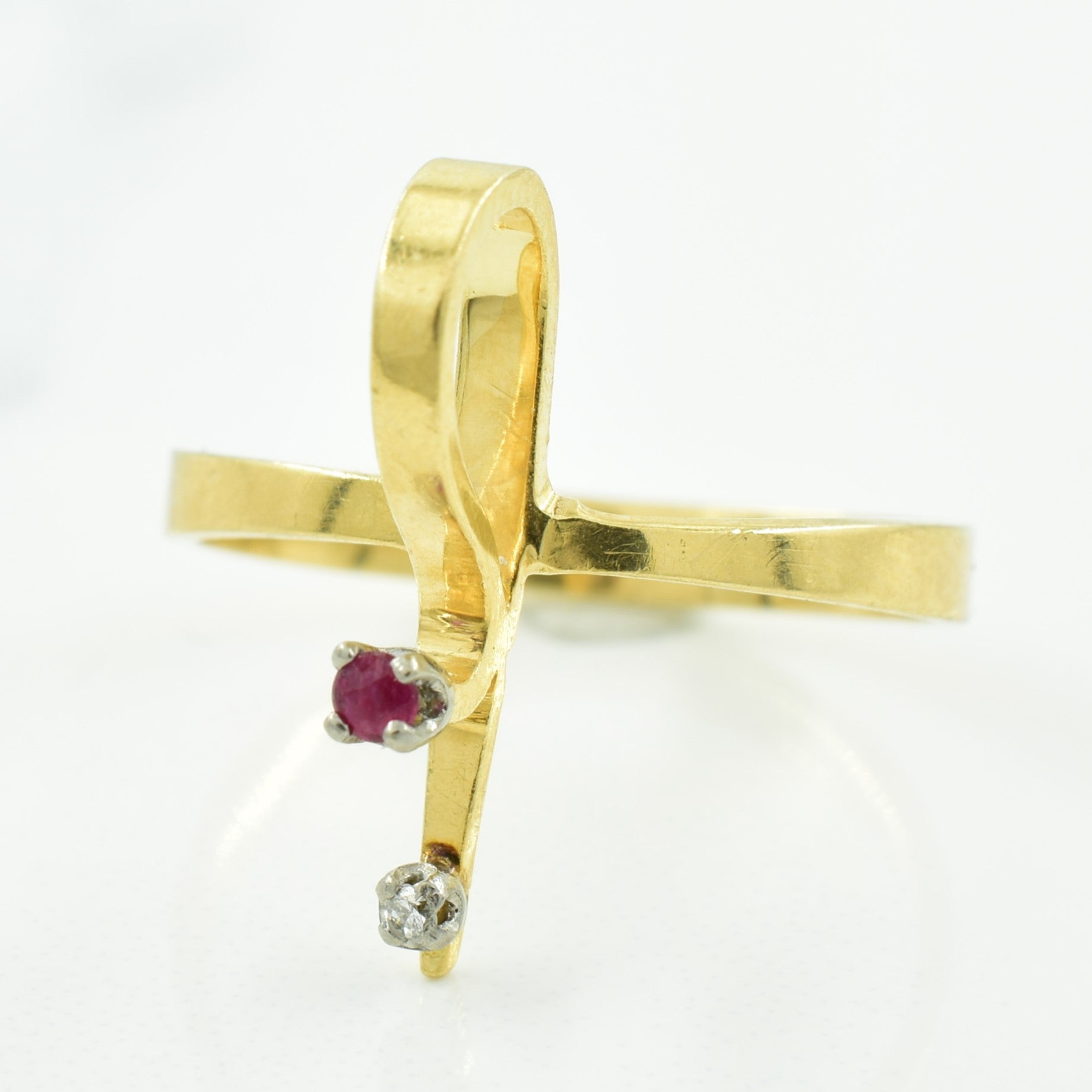 Bague rubis et diamants | 0,04 ct, 0,01 ct | Taille 7,25 | 