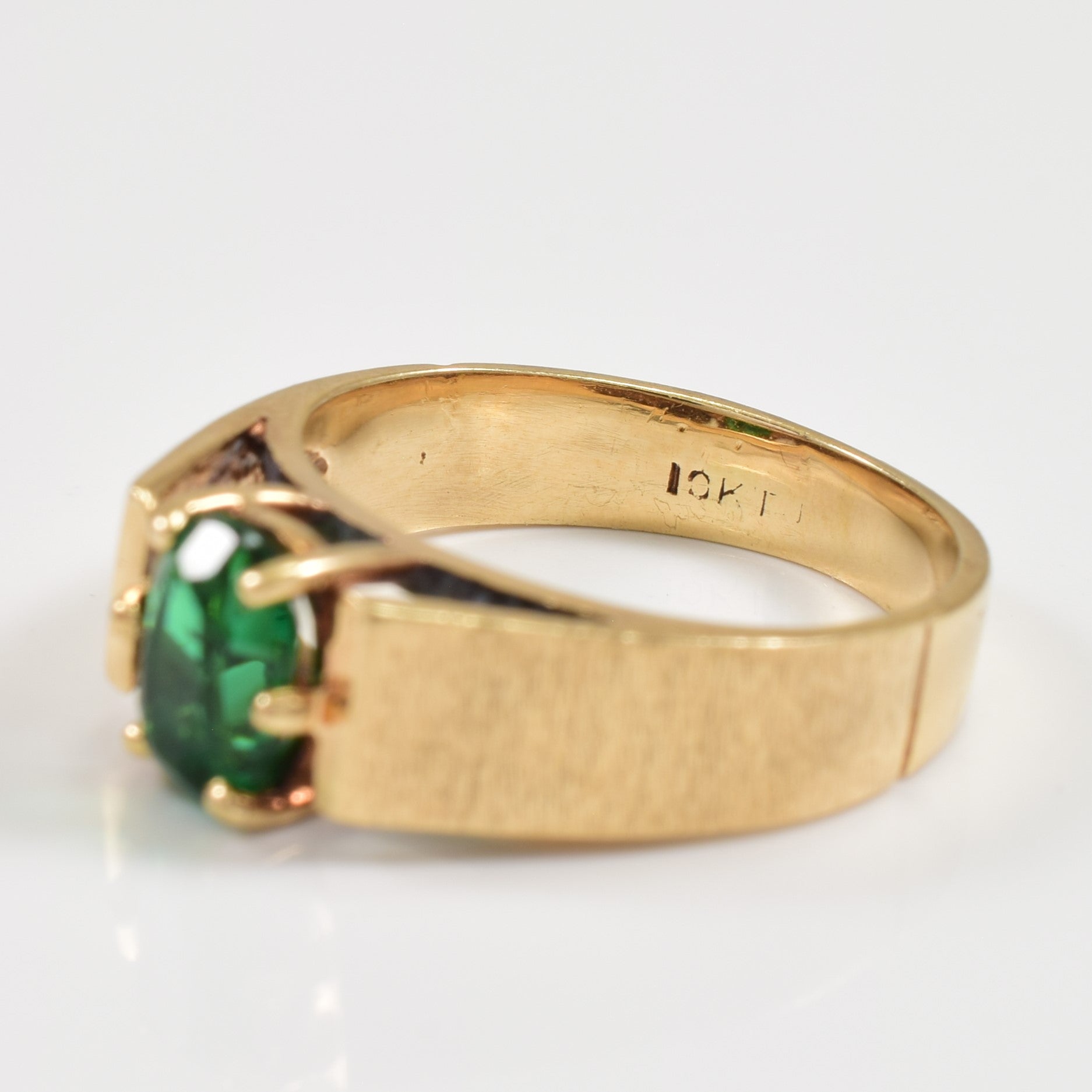 Bague en pâte verte | 0,90 ct | Taille 4,75 | 