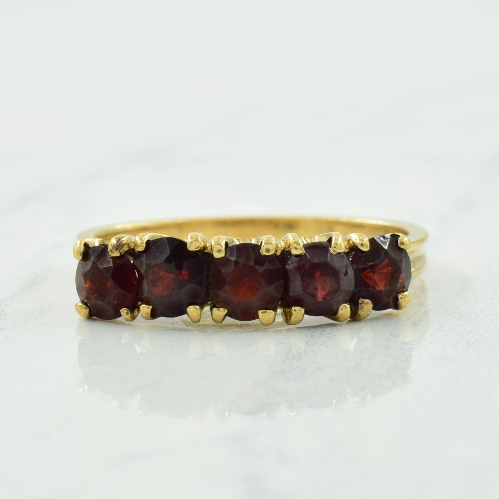 Bague cinq pierres de grenat | 1,50 ct au total | Taille 6,25 | 