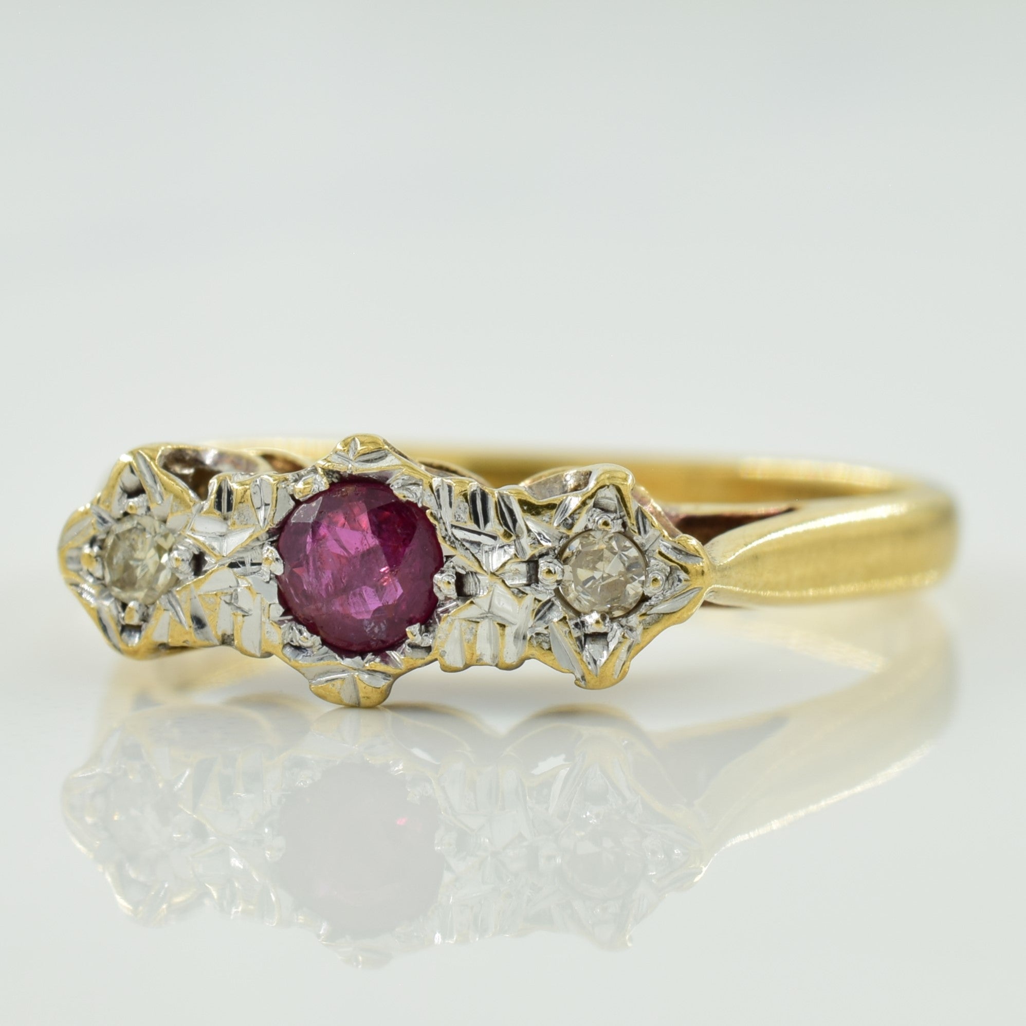 Bague en rubis et diamants de Birmingham (1977) | 0,18 ct, 0,04 ct au total | Taille 7 | 