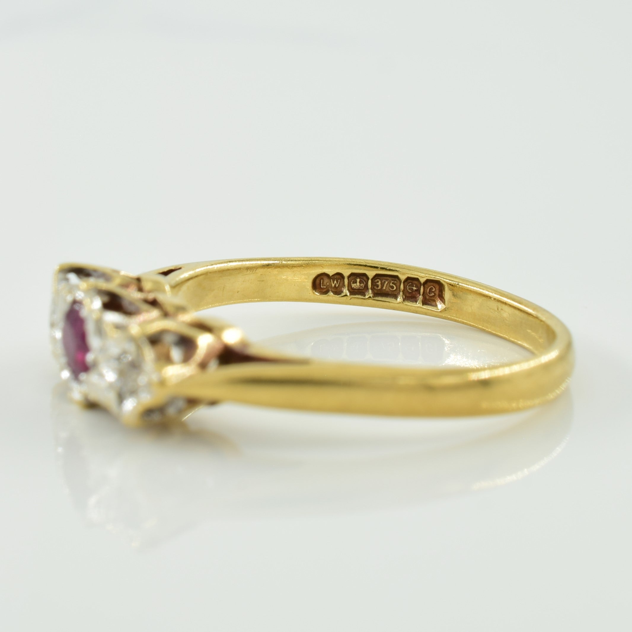 Bague en rubis et diamants de Birmingham (1977) | 0,18 ct, 0,04 ct au total | Taille 7 | 