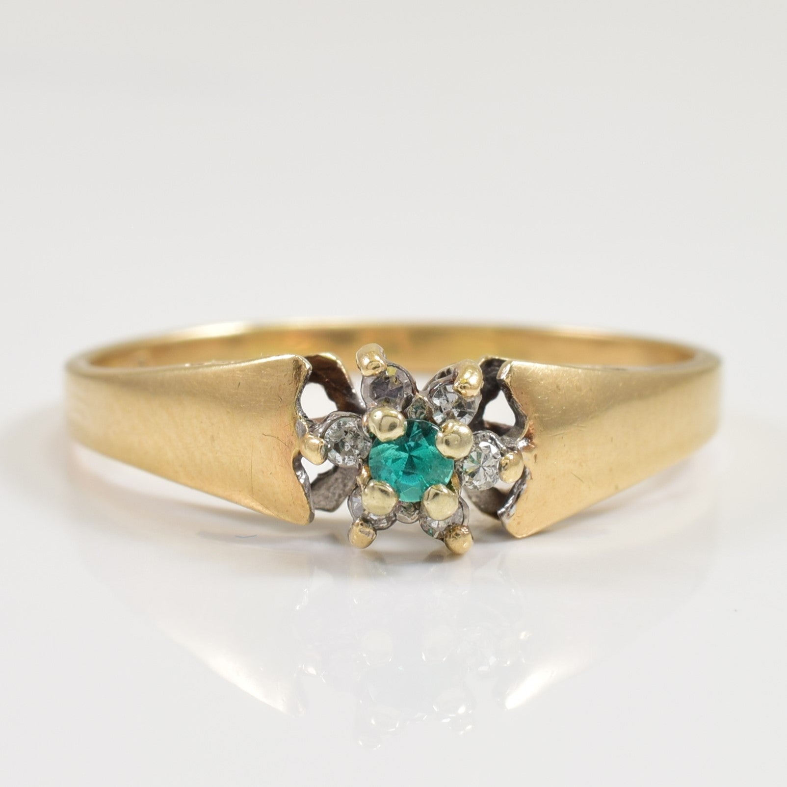 Diamond & Emerald Ring | 0.06ctw, 0.04ct | SZ 8.5 |