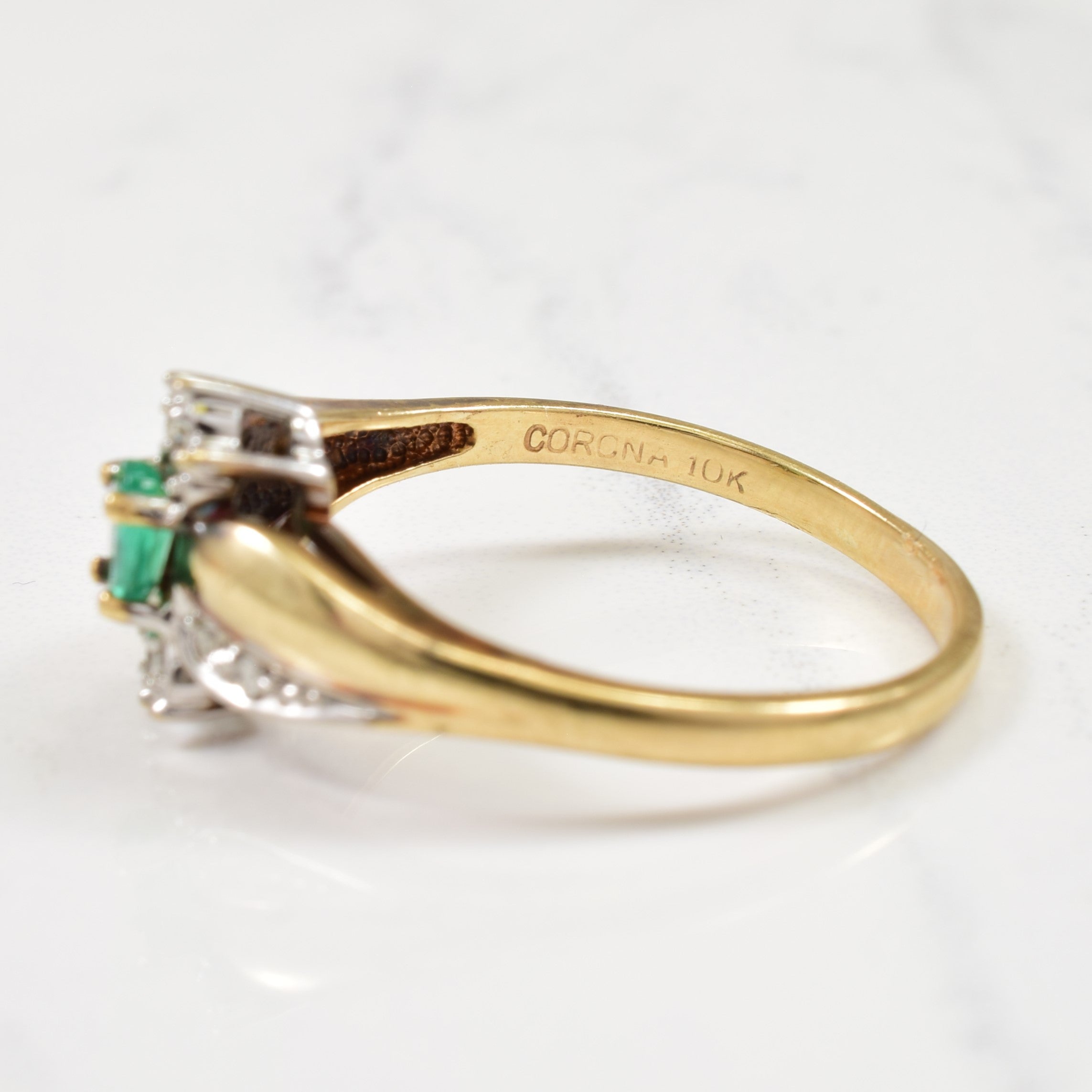 Bague émeraude et diamants | 0,26 ct, 0,05 ct au total | Taille 8,75 | 