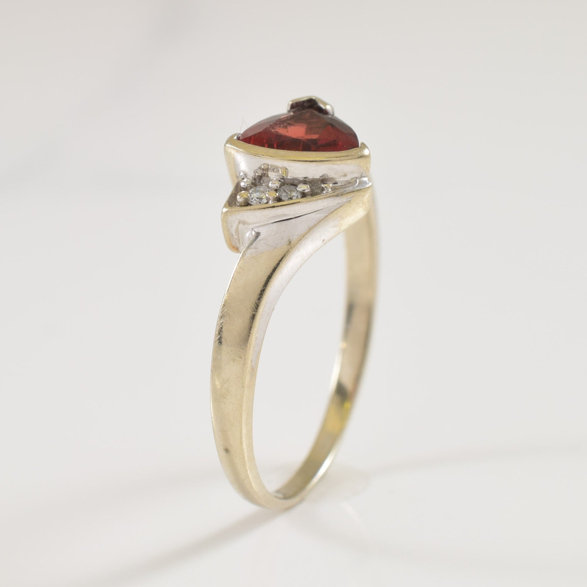 Garnet & Diamond Ring | 0.90ct, 0.02ctw | SZ 6.75 |