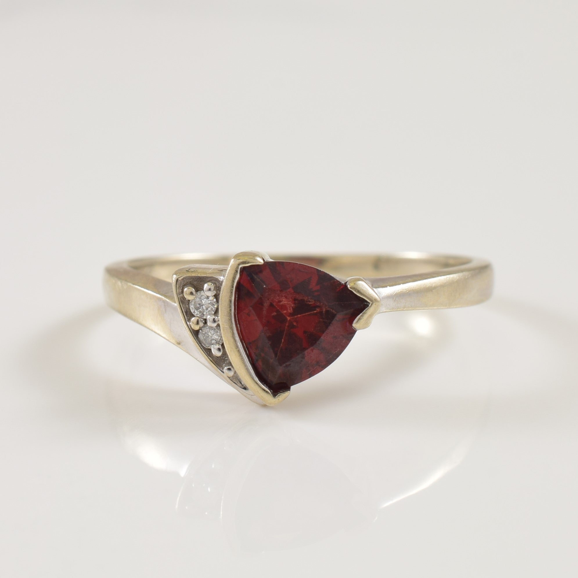 Garnet & Diamond Ring | 0.90ct, 0.02ctw | SZ 6.75 |