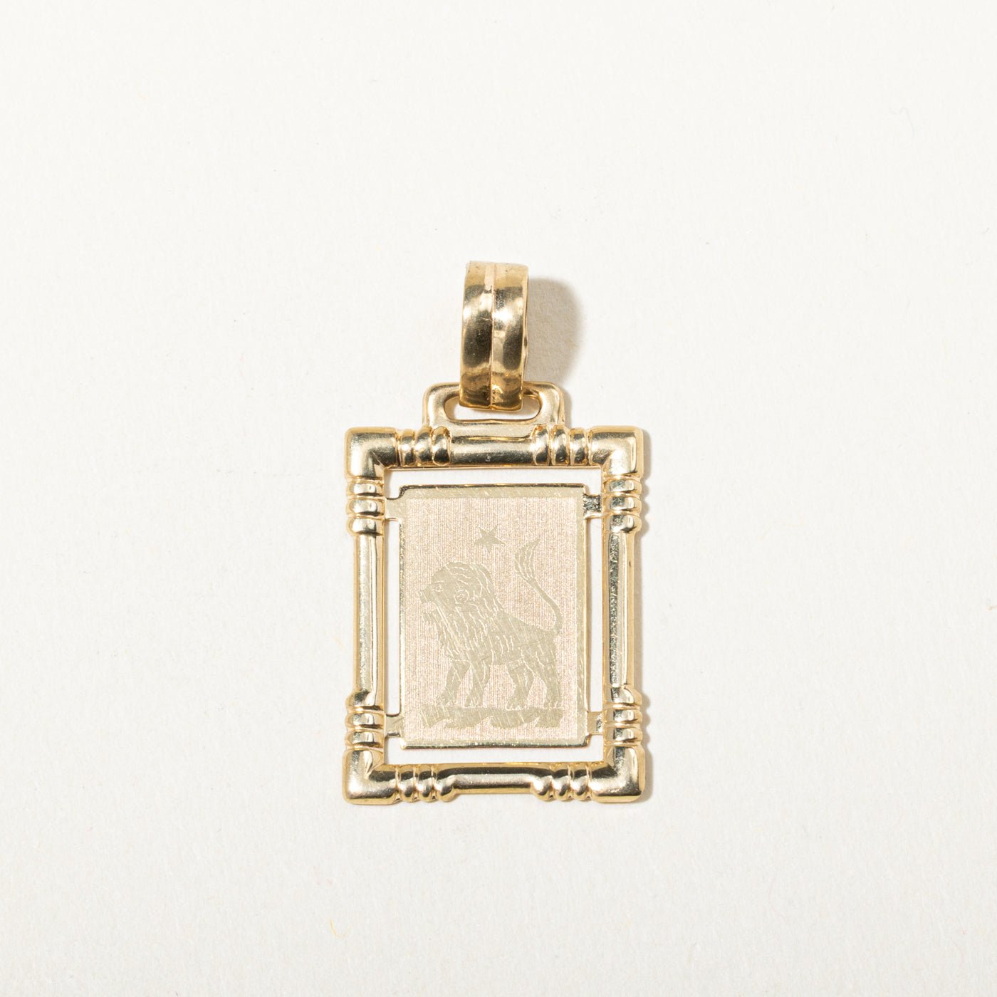 14k Yellow Gold Grooved Leo Zodiac Circle Pendant