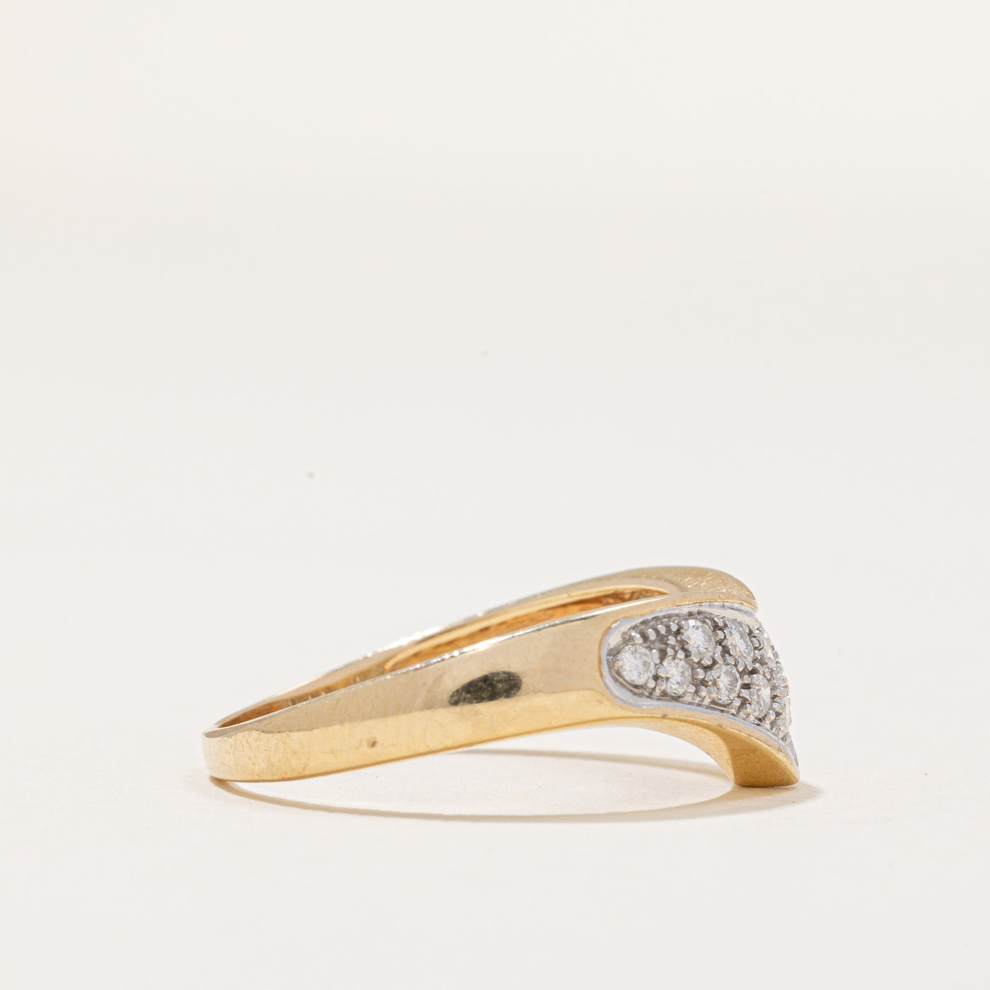 Diamond Chevron Ring | 0.25ctw | SZ 7.25 |