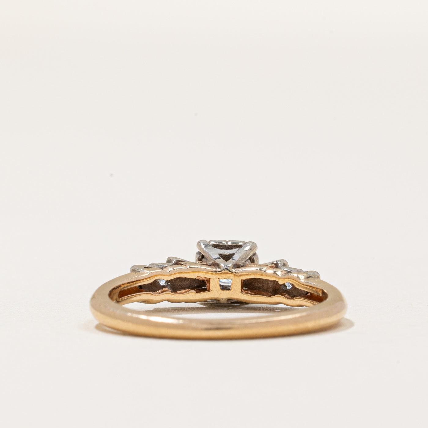 Illusion Set Diamond Ring | 0.14ctw | SZ 5.25 |