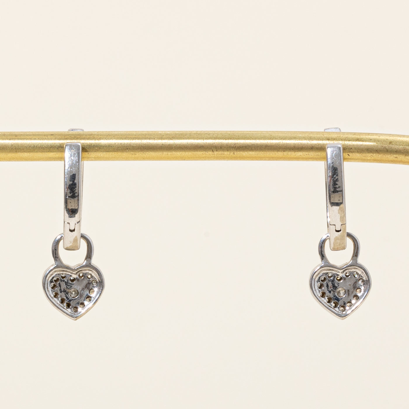 Boucles d'oreilles pendantes en forme de cœur serties de diamants | 0,28 ct | 