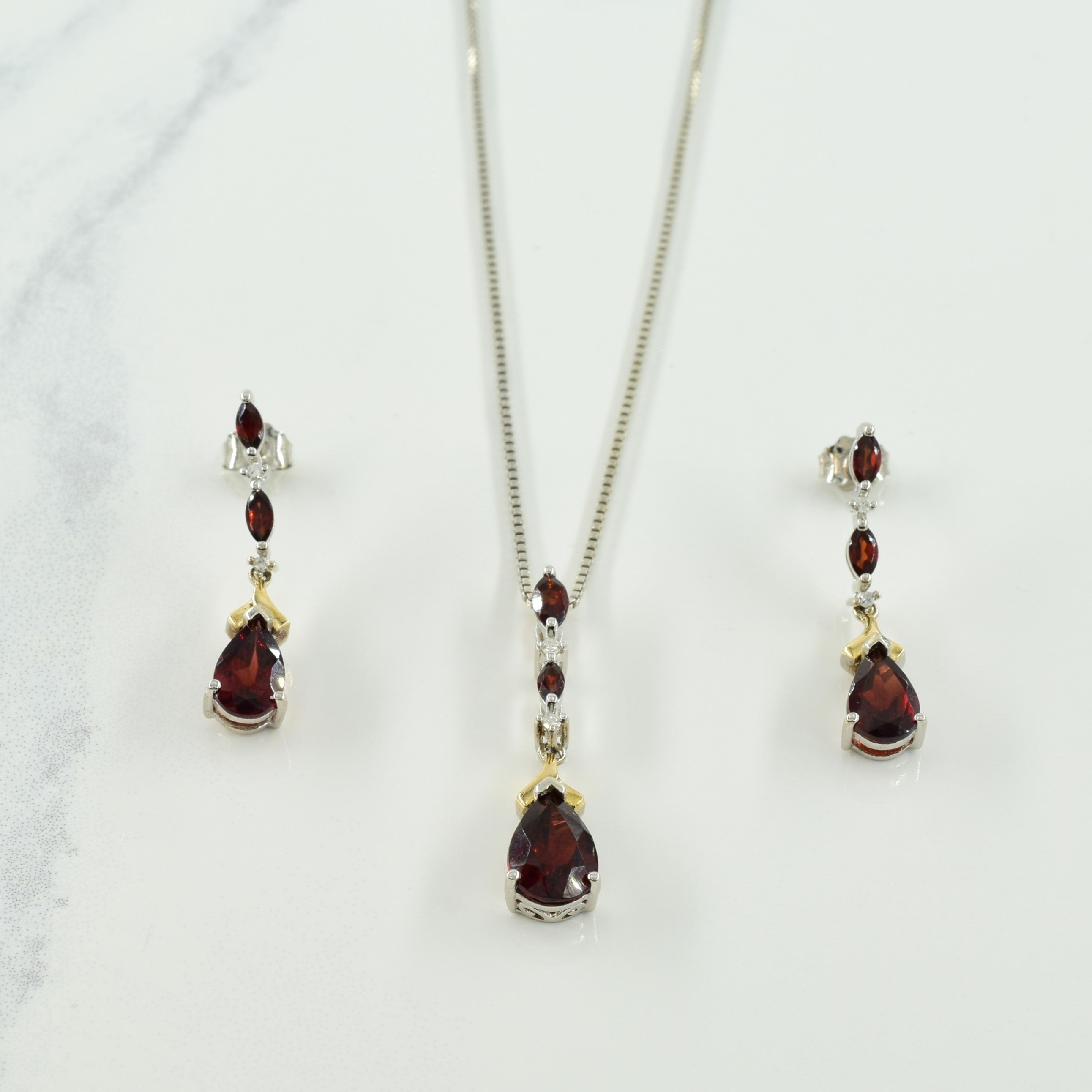 Ensemble grenat et diamant | 4,00 ct, 0,04 ct | 45,7 cm |