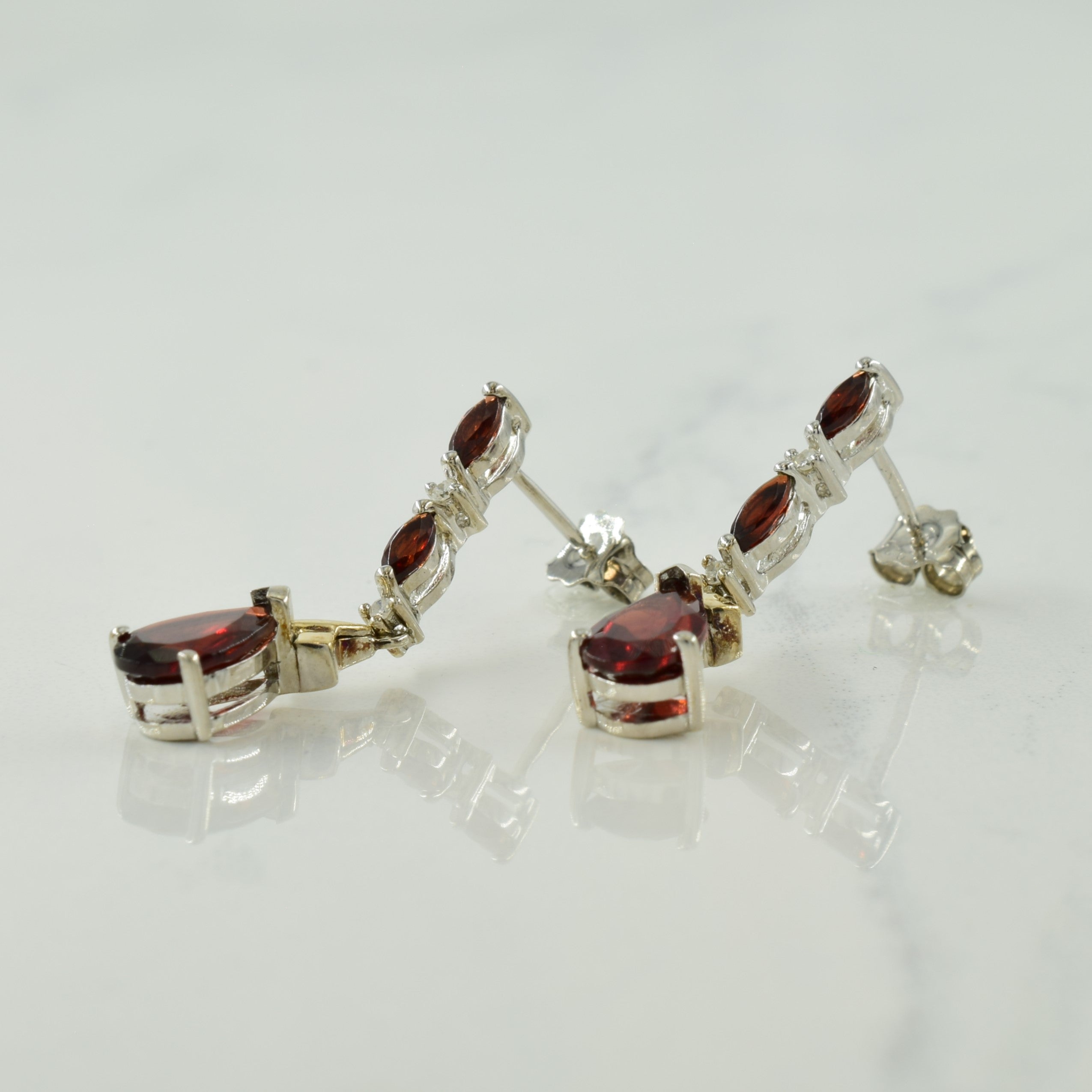 Ensemble grenat et diamant | 4,00 ct, 0,04 ct | 45,7 cm |