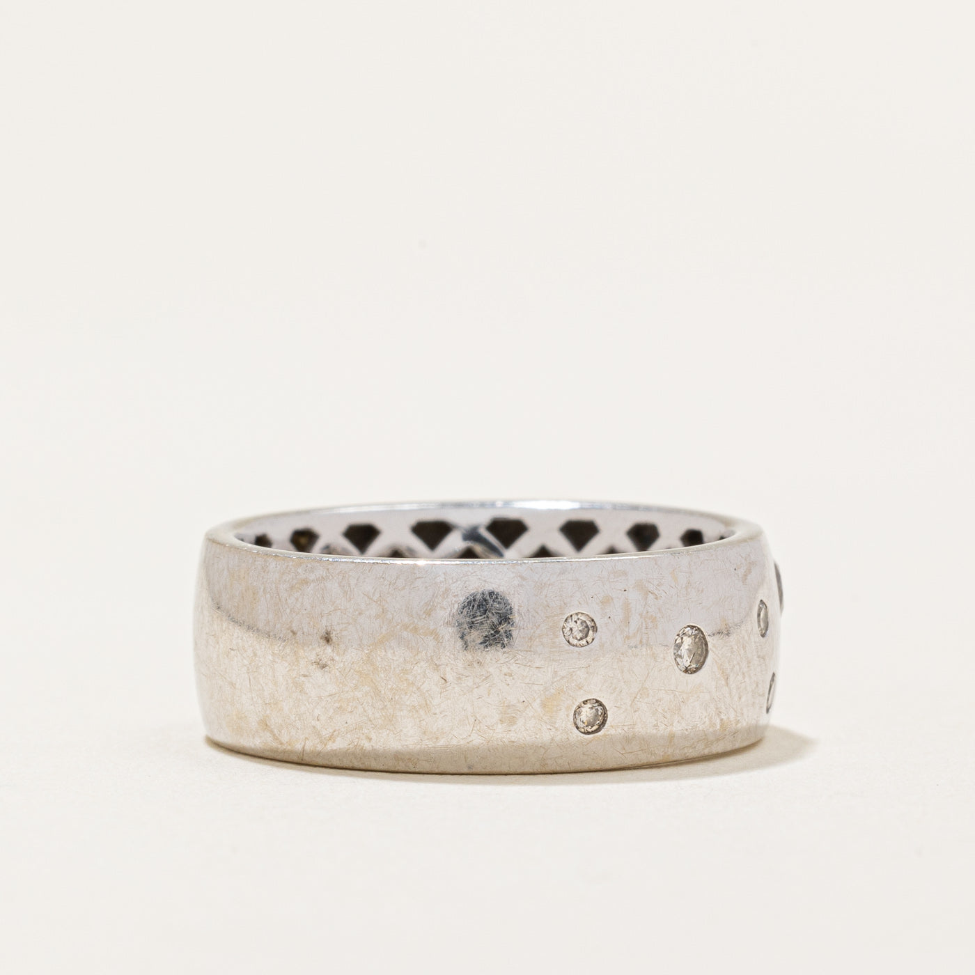 Flush Set Diamond Ring | 0.20ctw | SZ 7.5 |