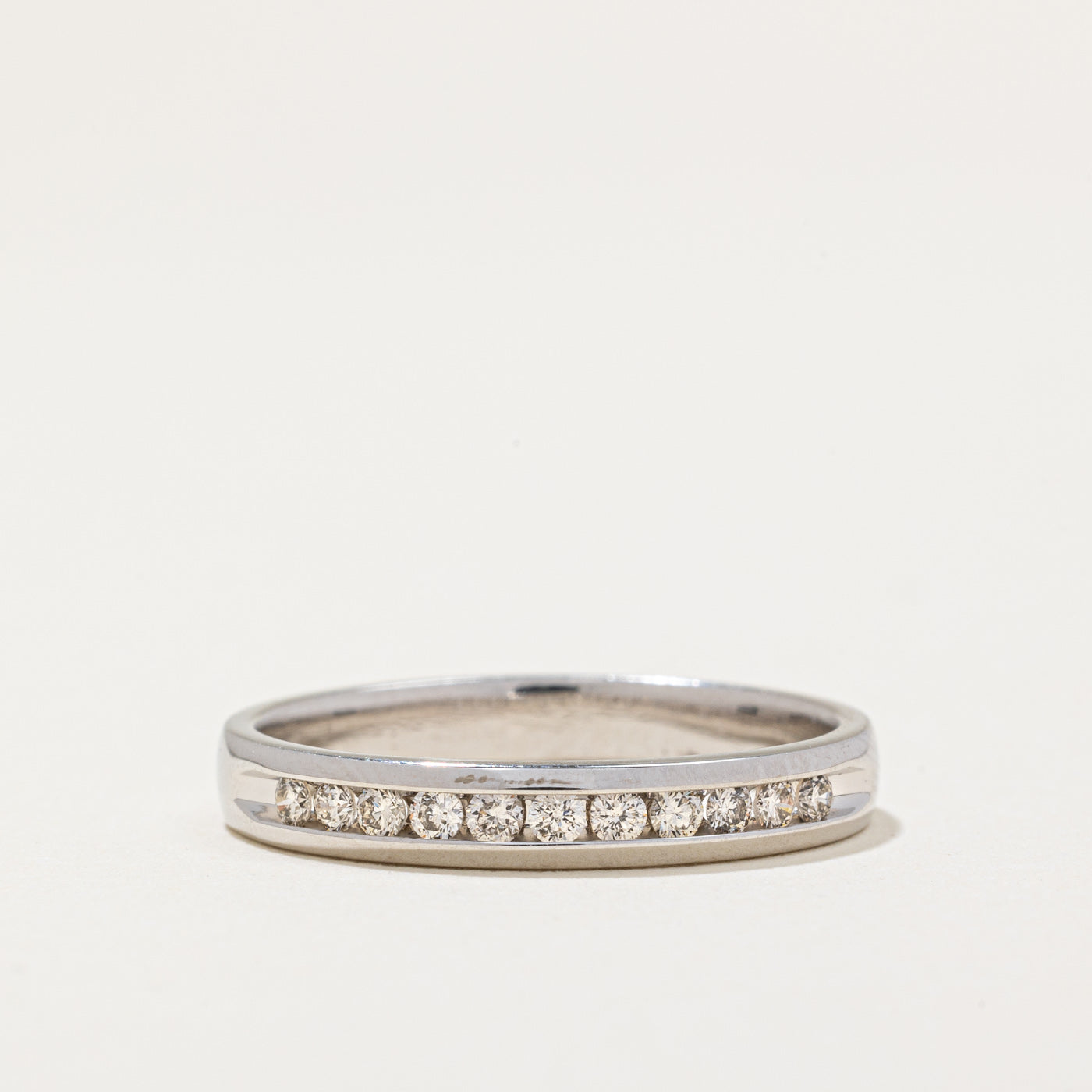 Alliance semi-éternité sertie de diamants en canal | 0,22 ct | Taille 8,25 | 