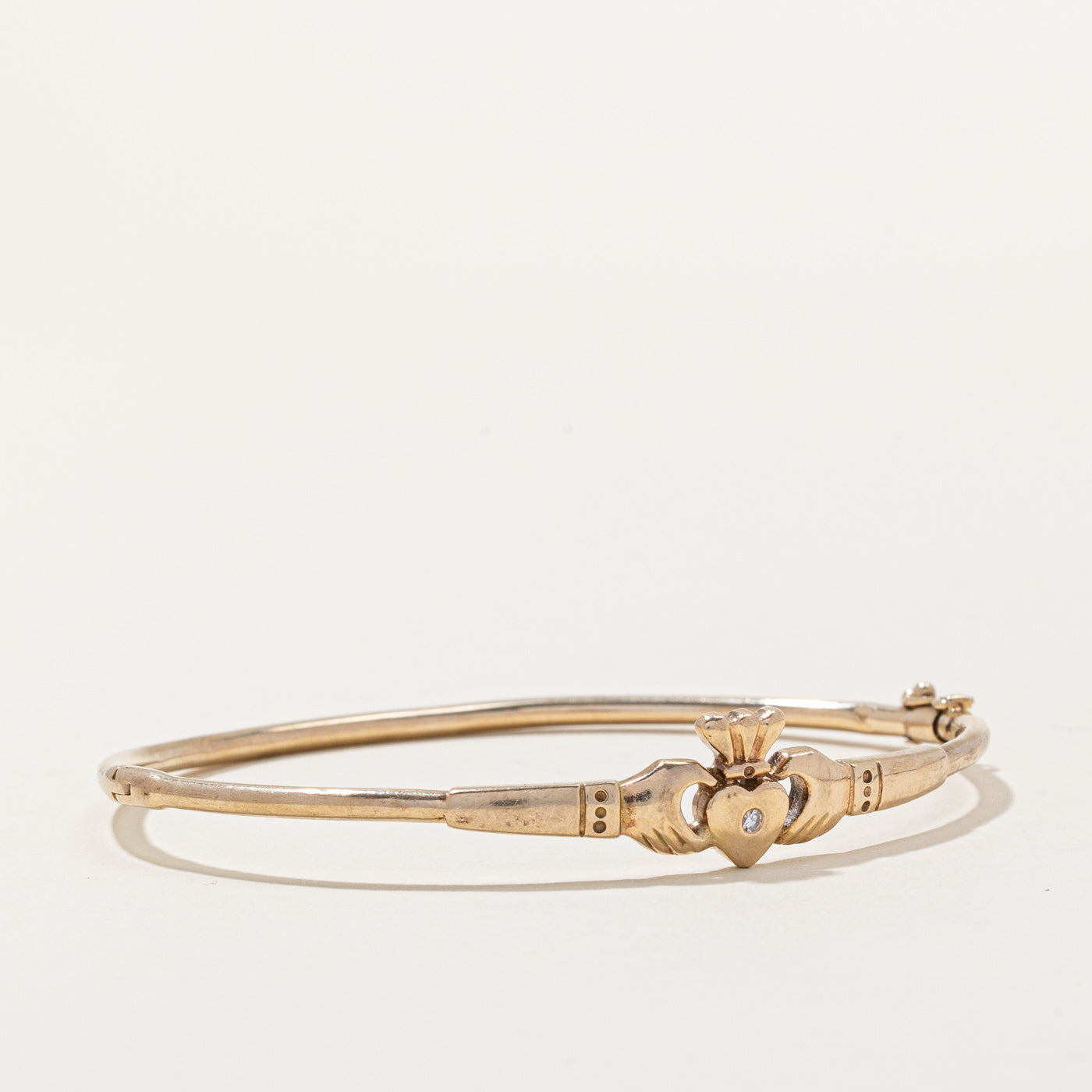 Diamond Claddagh Bangle | 0.08ct | 6.5" |