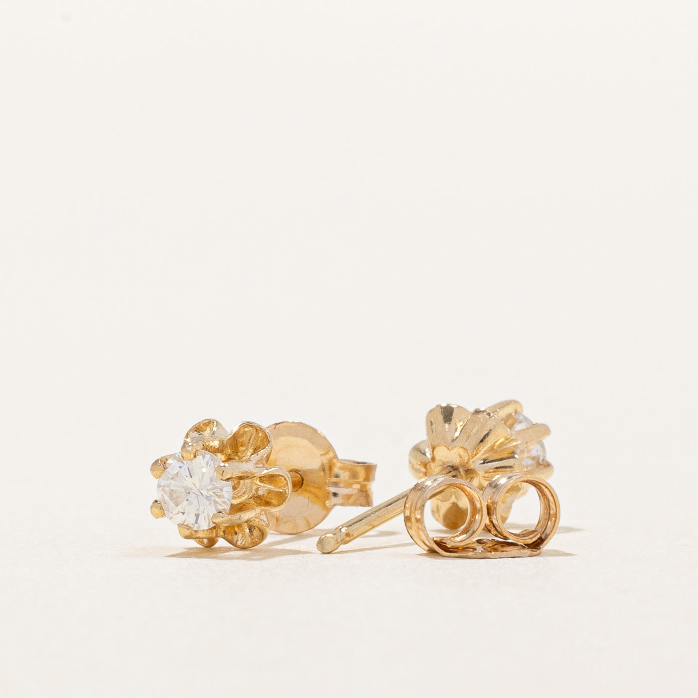 Boucles d'oreilles puces en diamant serties Belcher | 0,16 ct au total |