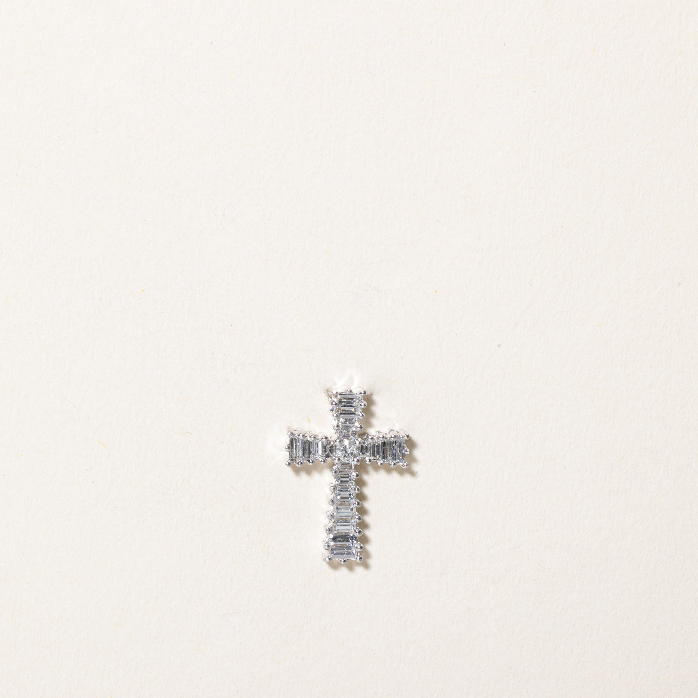 Pendentif croix en diamants | 0,30 ct | 