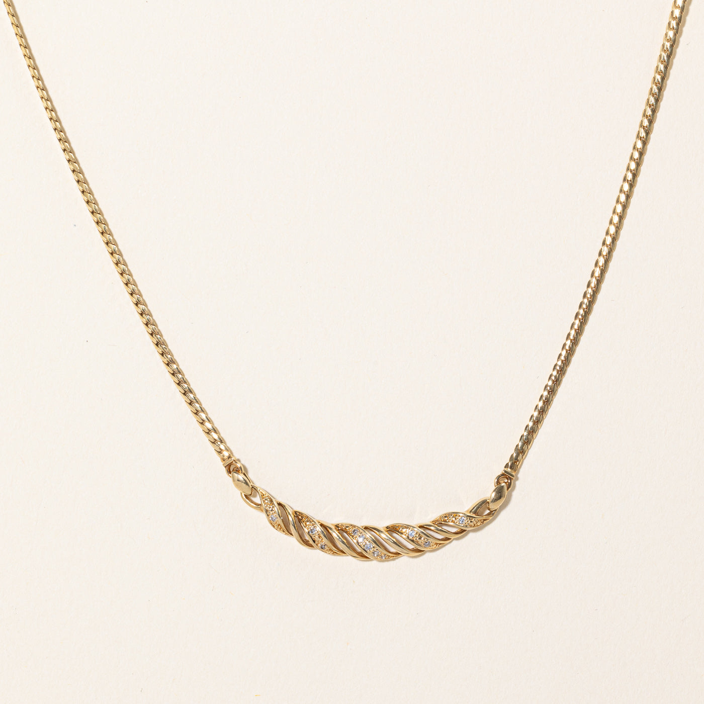 Diamond Twisted Scoop Pendant Necklace | 0.08ctw | 16" |