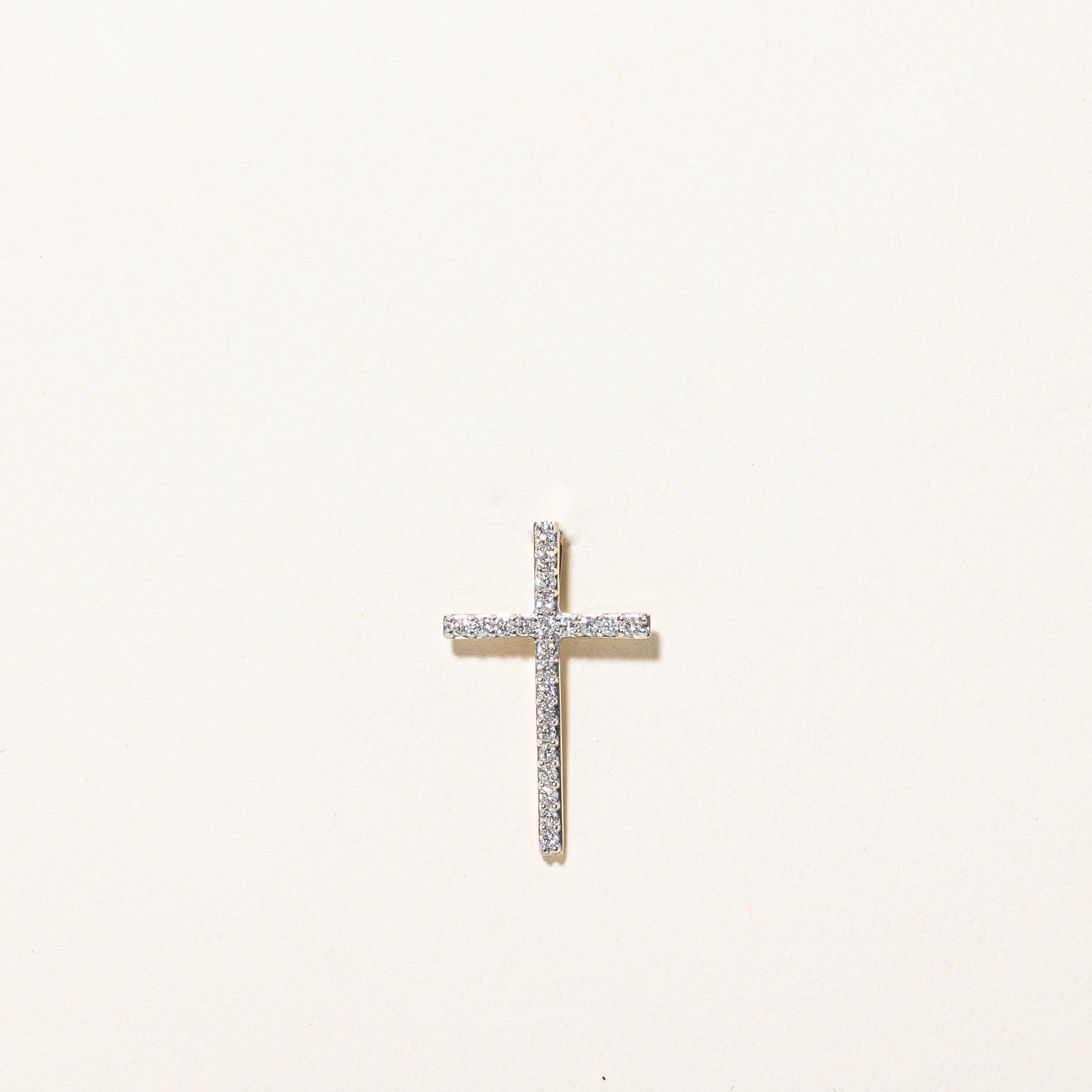 Pendentif croix en diamants | 0,12 ct |