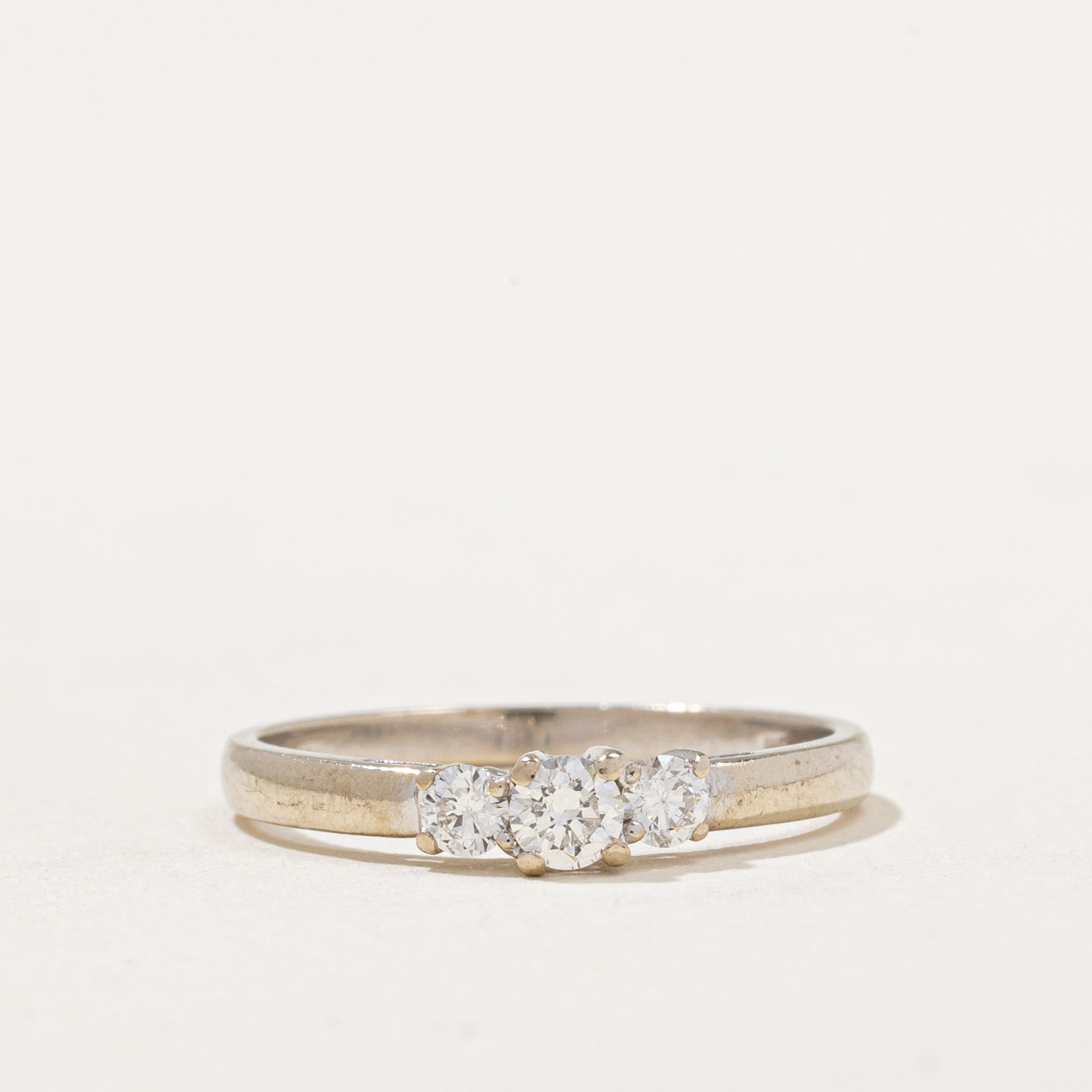 Bague trois diamants | 0,24 ct | Taille 6 |