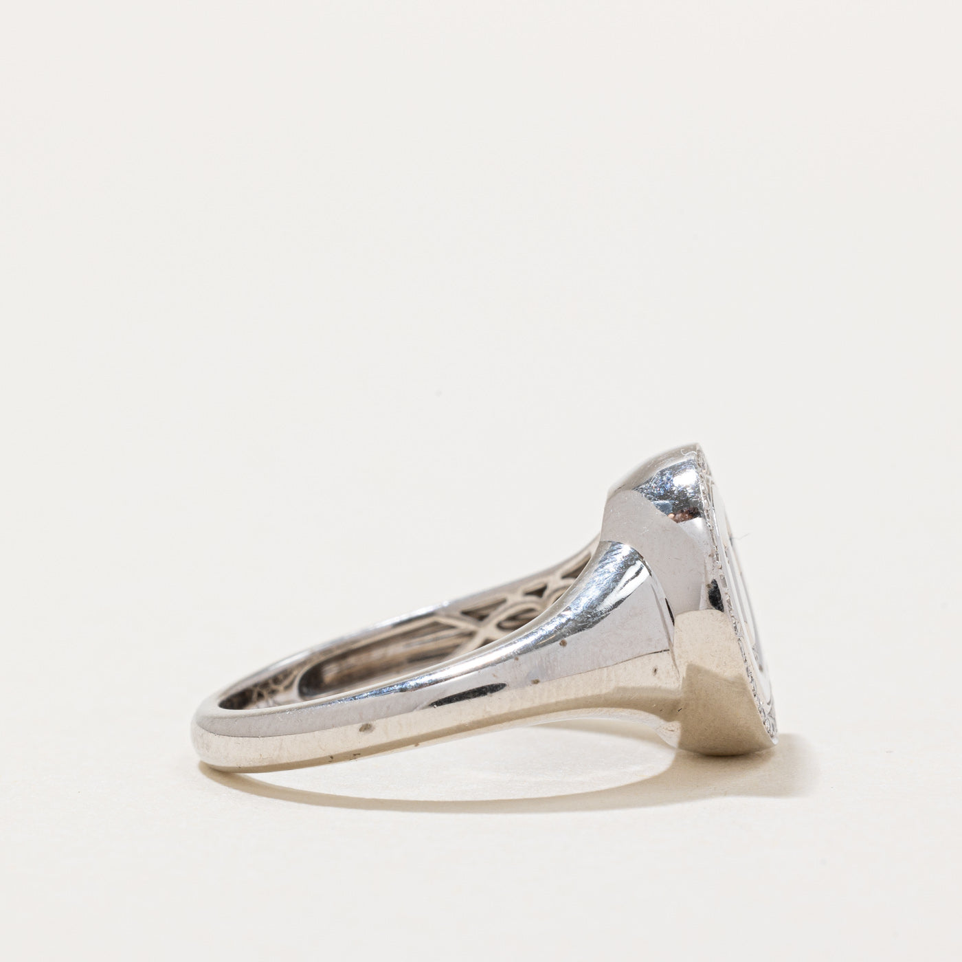 Diamond Horseshoe Signet Ring | 0.15ctw | SZ 6.75 |