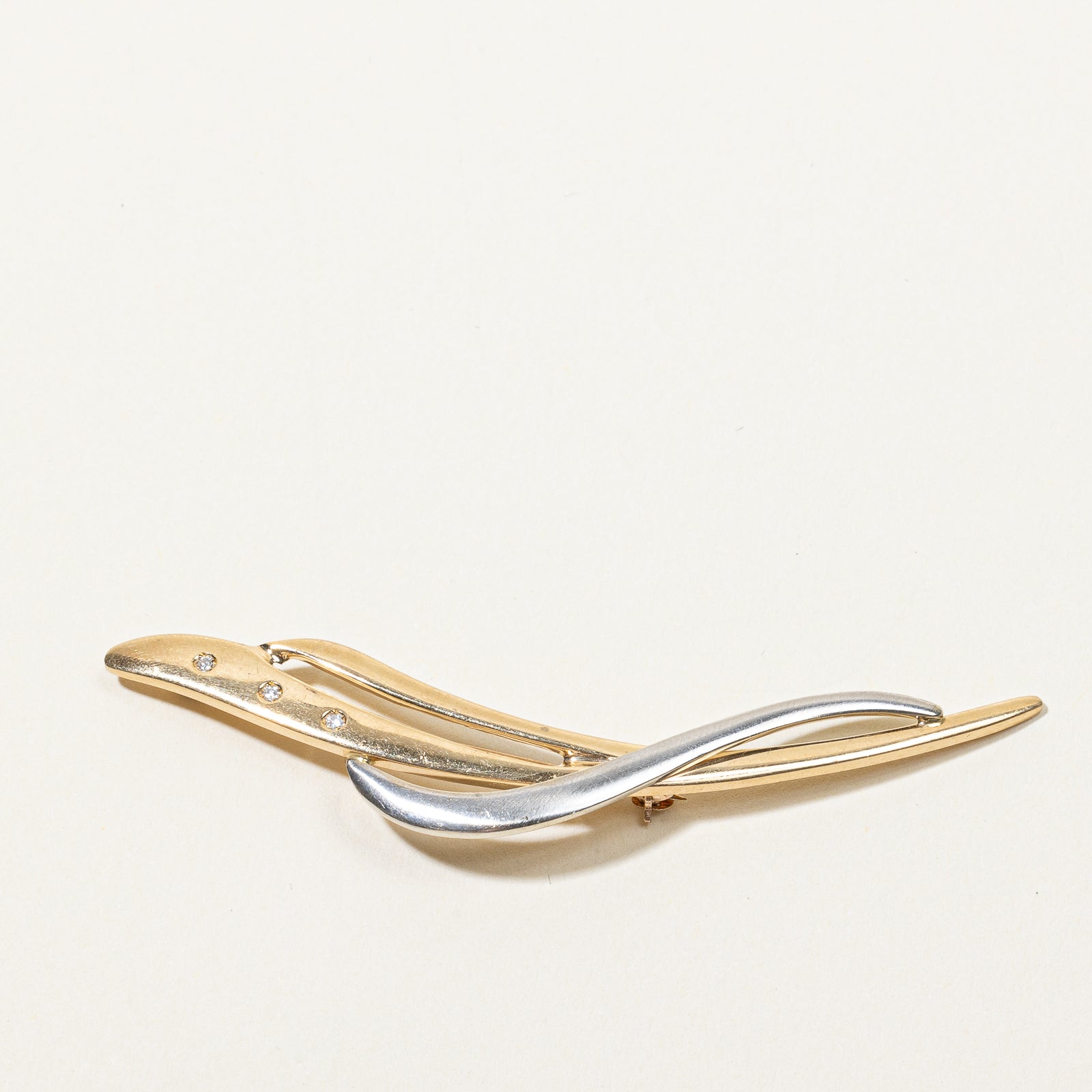 Abstract Two Tone Diamond Brooch | 0.03 |