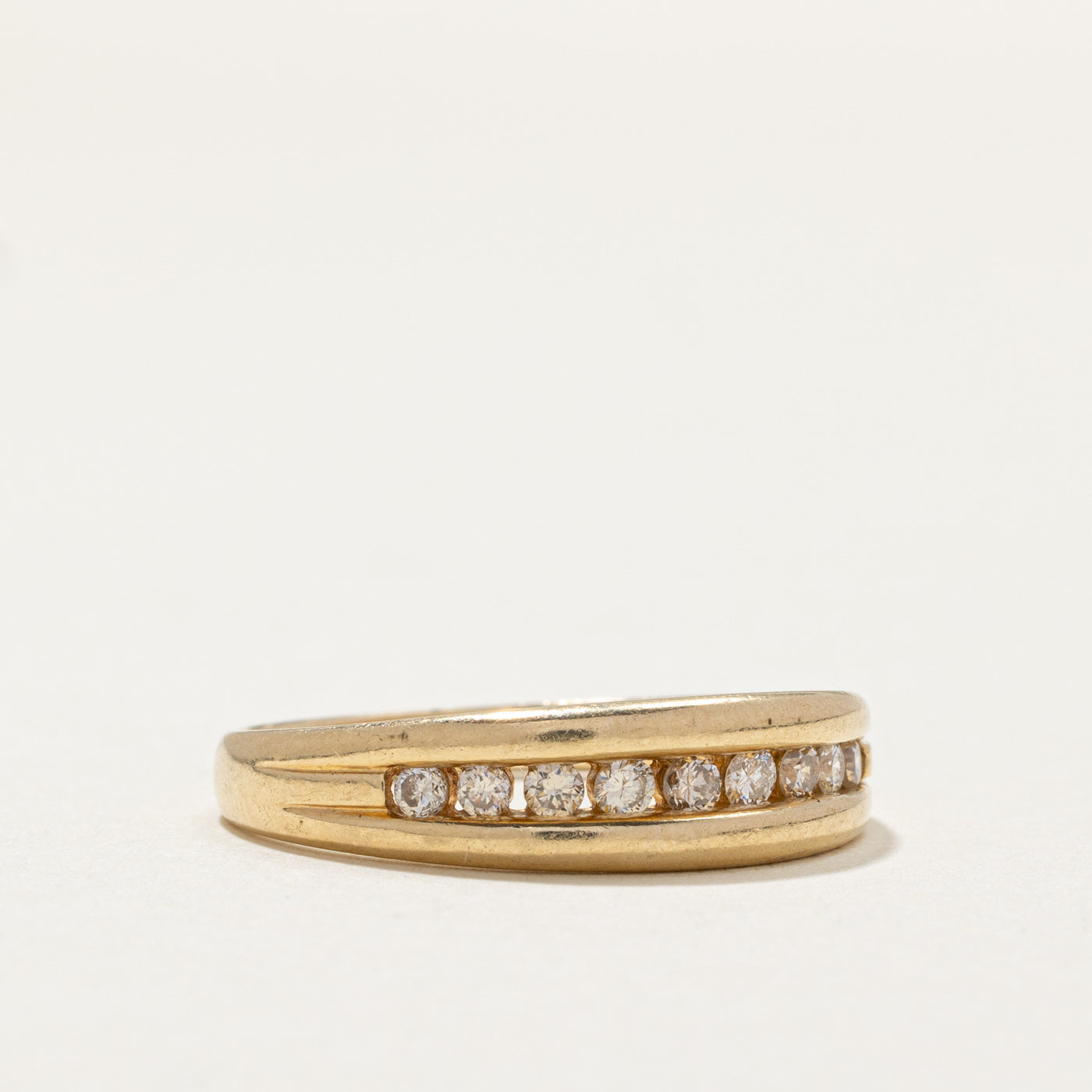Alliance semi-éternité sertie de diamants en canal | 0,25 ct au total | Taille 8,75