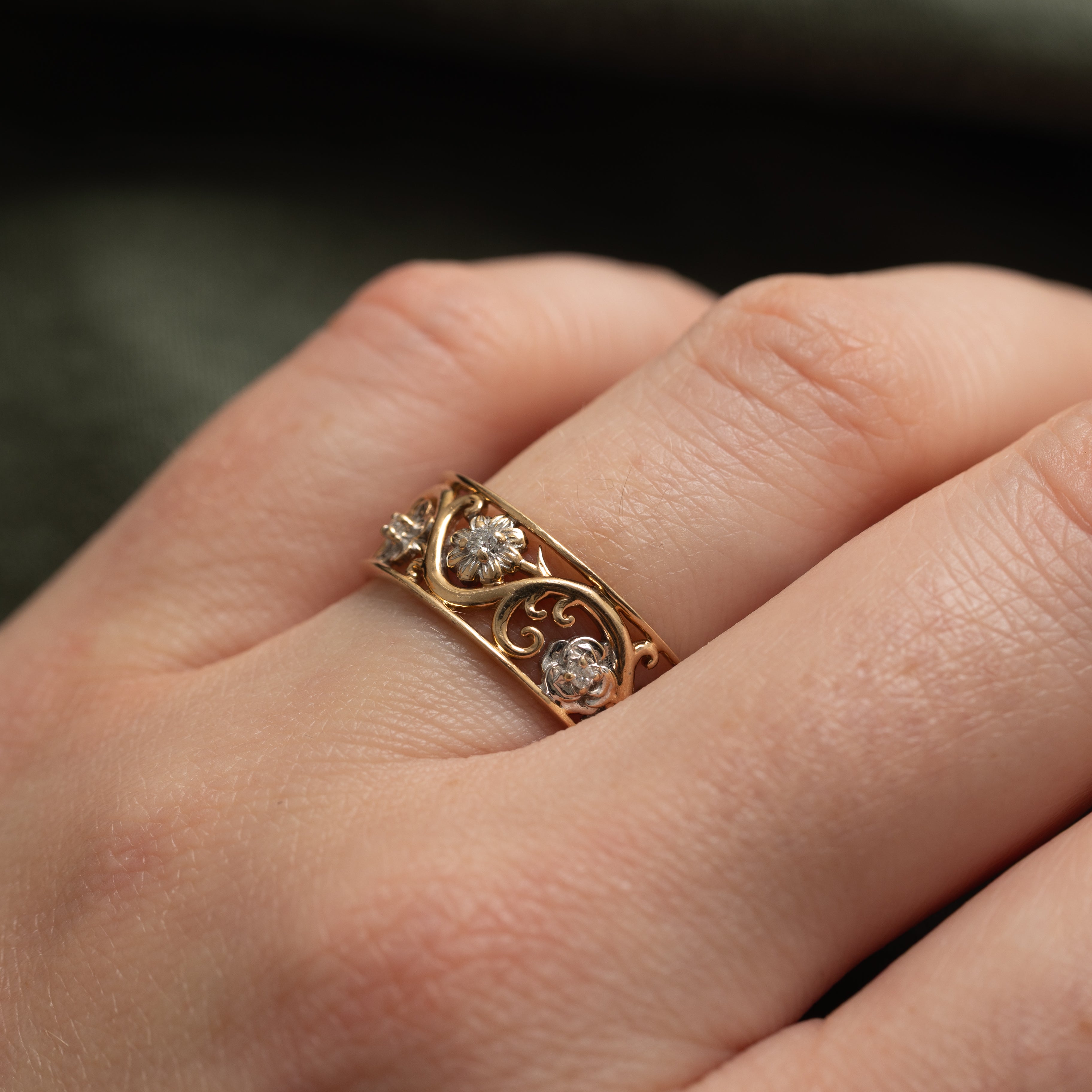 Diamond Scrollwork Floral Band | 0.06ctw | SZ 8.5 |
