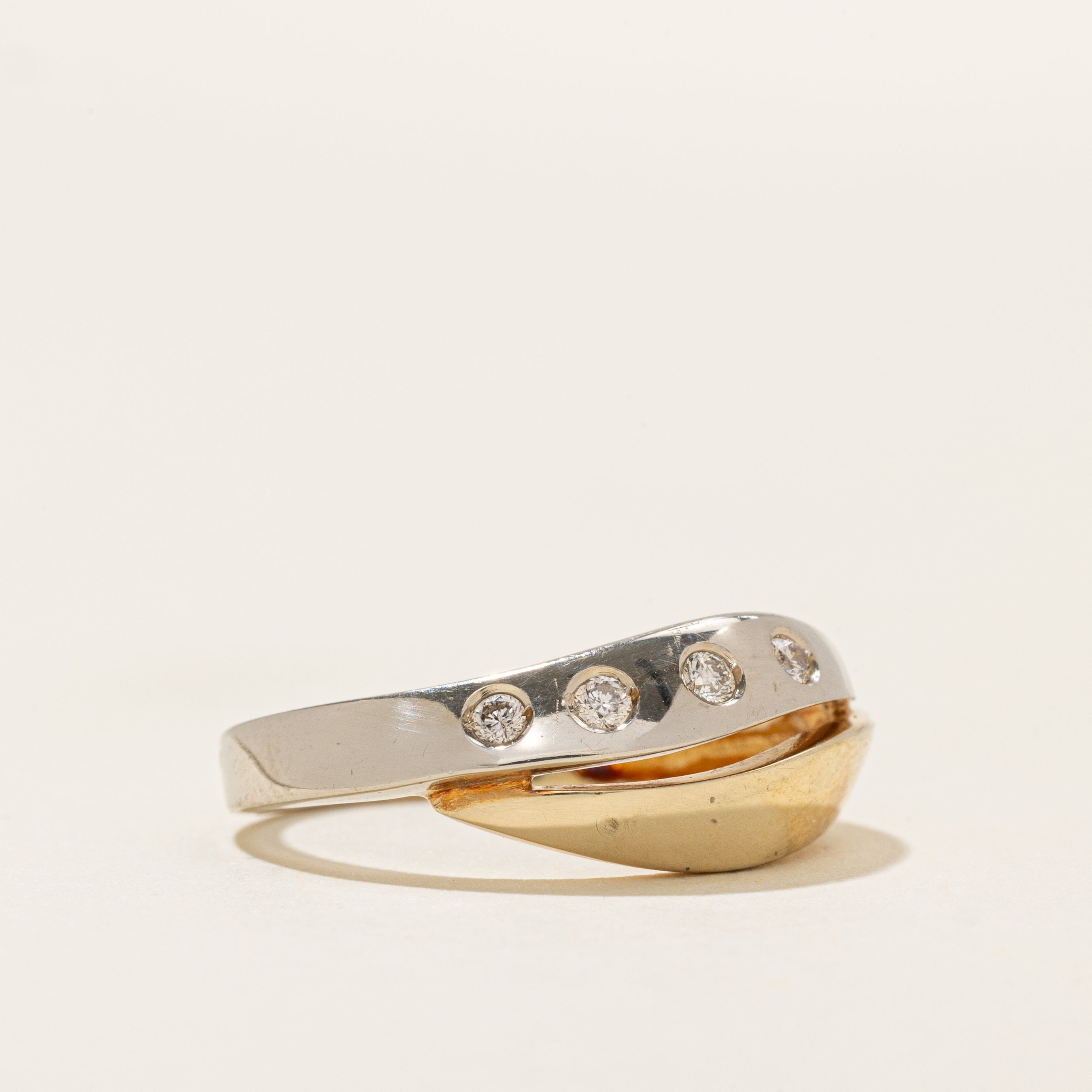 Bague sertie de diamants bicolores | 0,12 ct | Taille 6,75 |