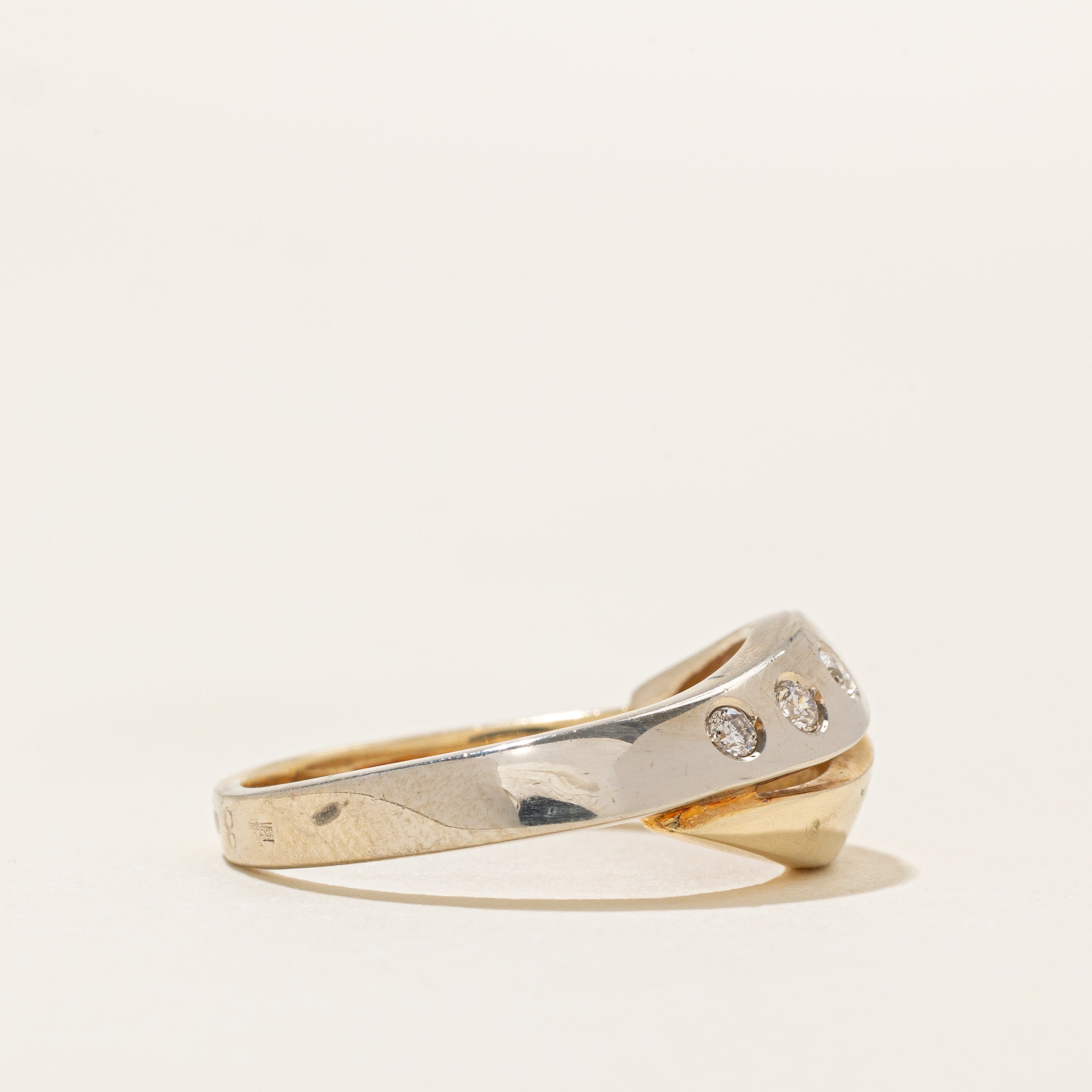 Bague sertie de diamants bicolores | 0,12 ct | Taille 6,75 |