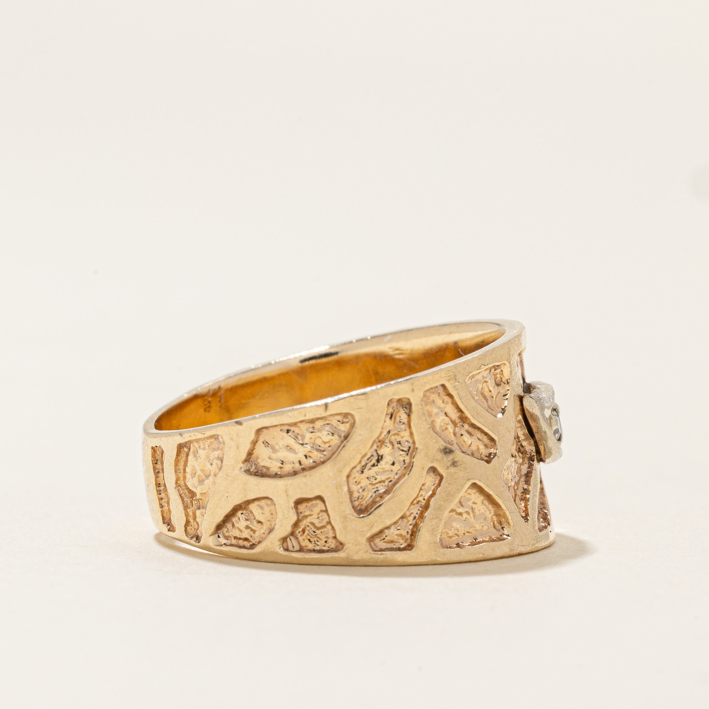 Diamond Textured Embossed Band | 0.04ctw | SZ 7.25 |