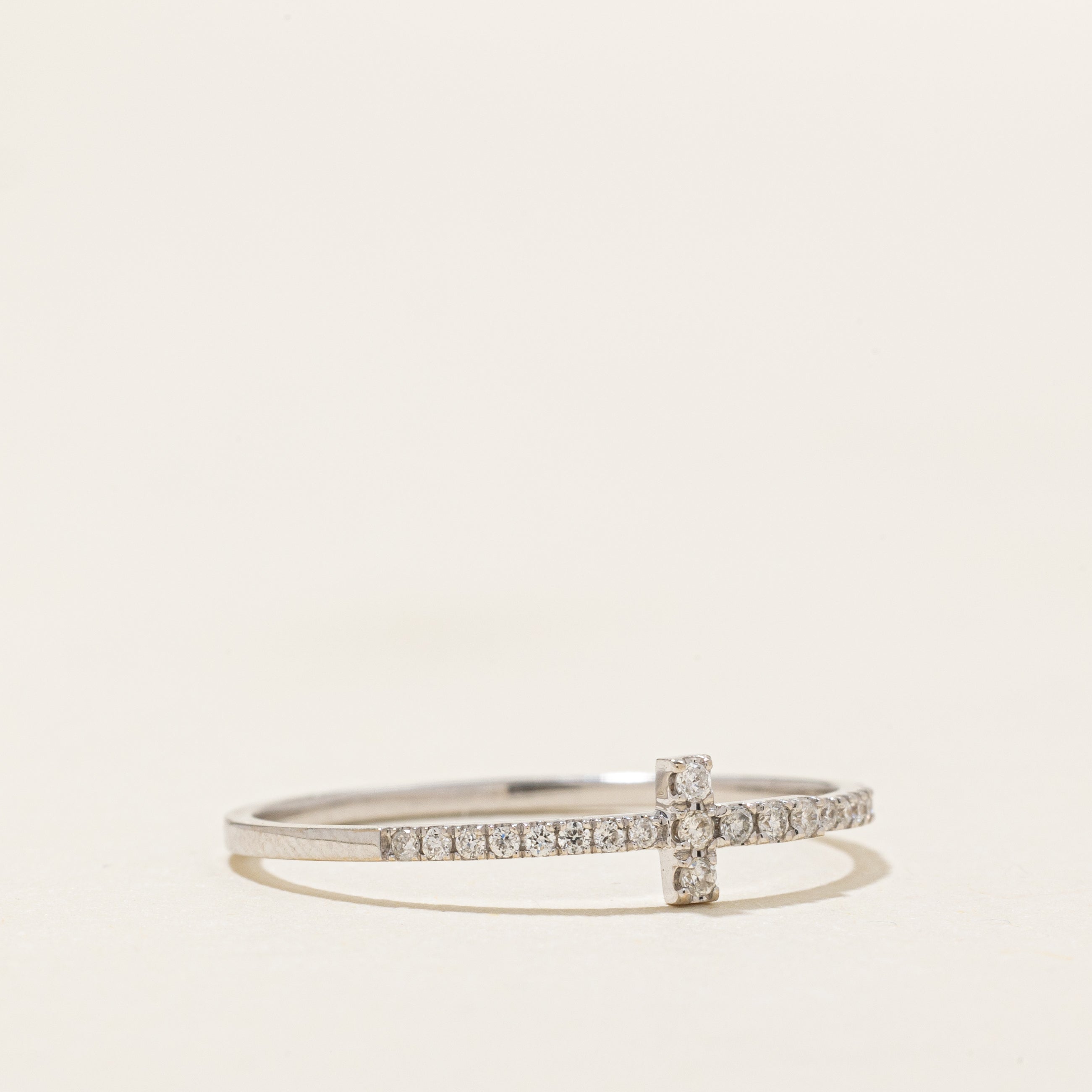 Bague croix avec accent de diamants | 0,05 ct au total | Taille 6,75 |