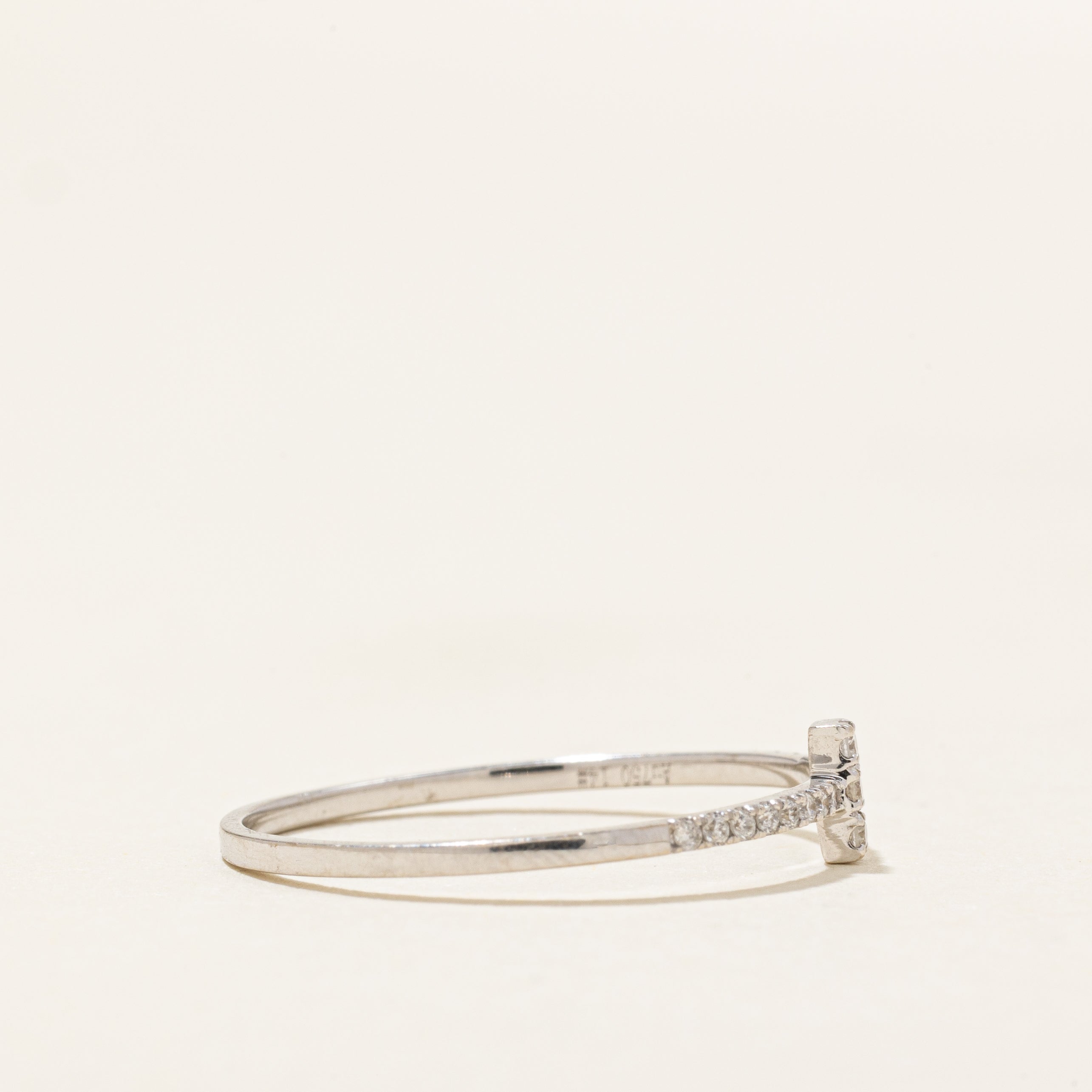 Bague croix avec accent de diamants | 0,05 ct au total | Taille 6,75 |