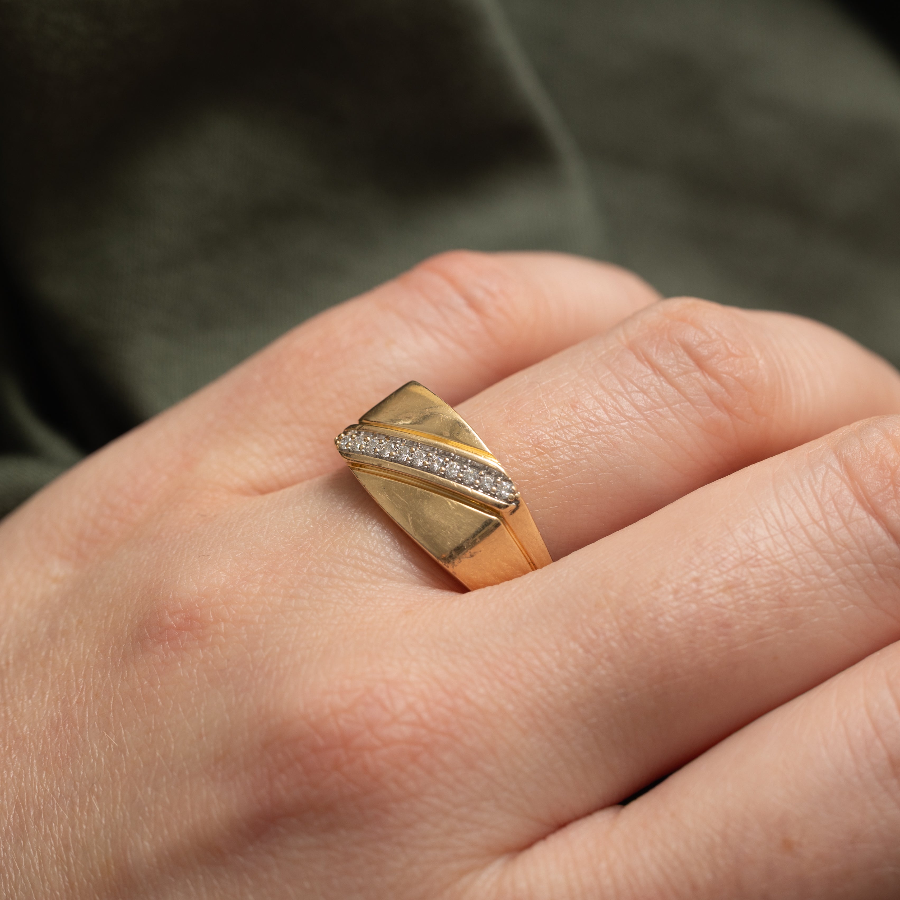 Diagonal Diamond Row Signet Ring | 0.11ctw | SZ 10.5 |