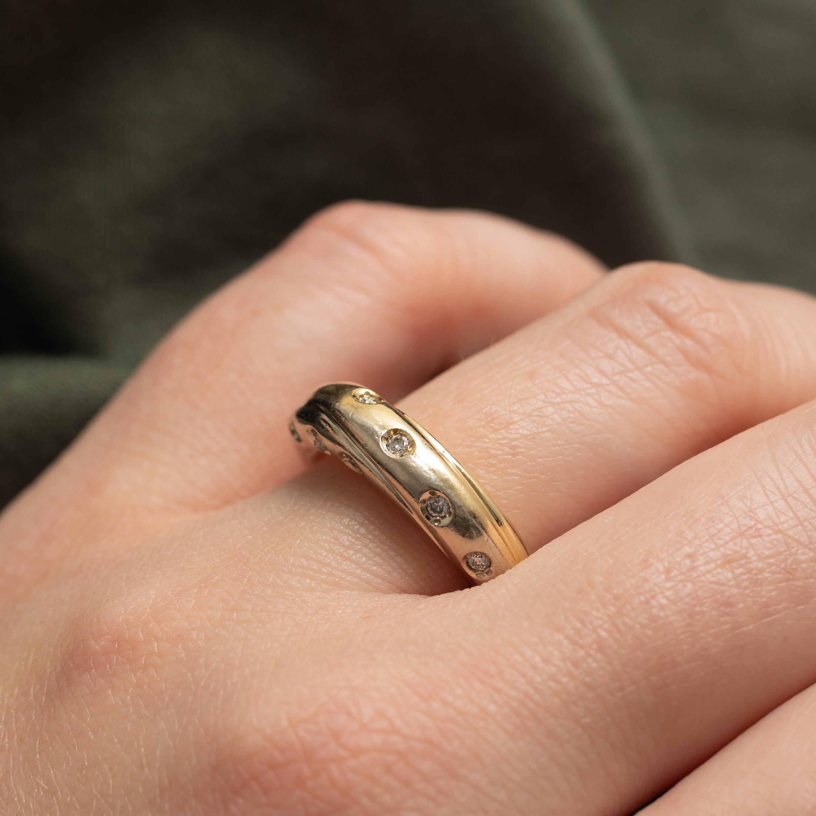 Flush Set Scattered Diamond Dome Band | 0.2ctw | SZ 6.25 |