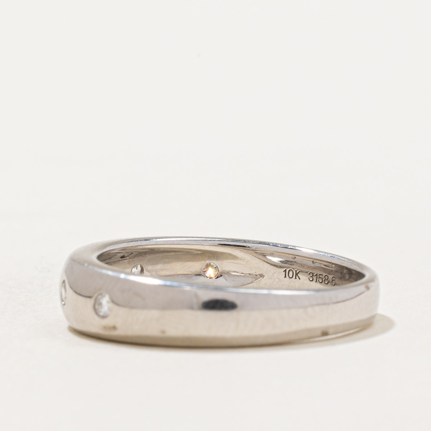 Flush Set Diamond Ring | 0.10ctw | SZ 7 |