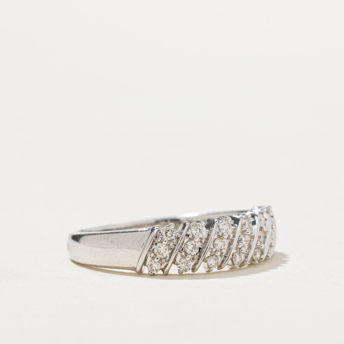 Bague à plusieurs rangs de diamants en diagonale | 0,19 ct | Taille 7