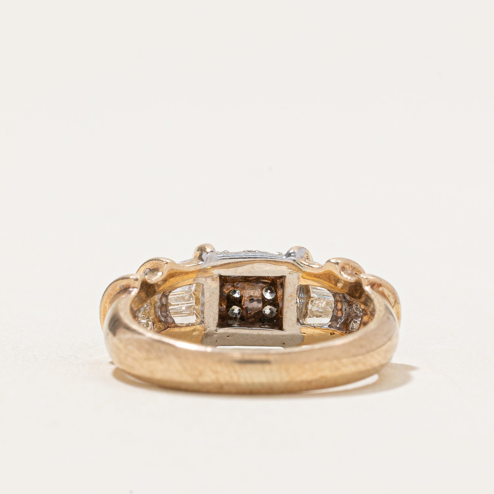 Bague dôme en or 14 carats sertie de diamants taille multiple | 0,90 ct au total | Taille 4,25