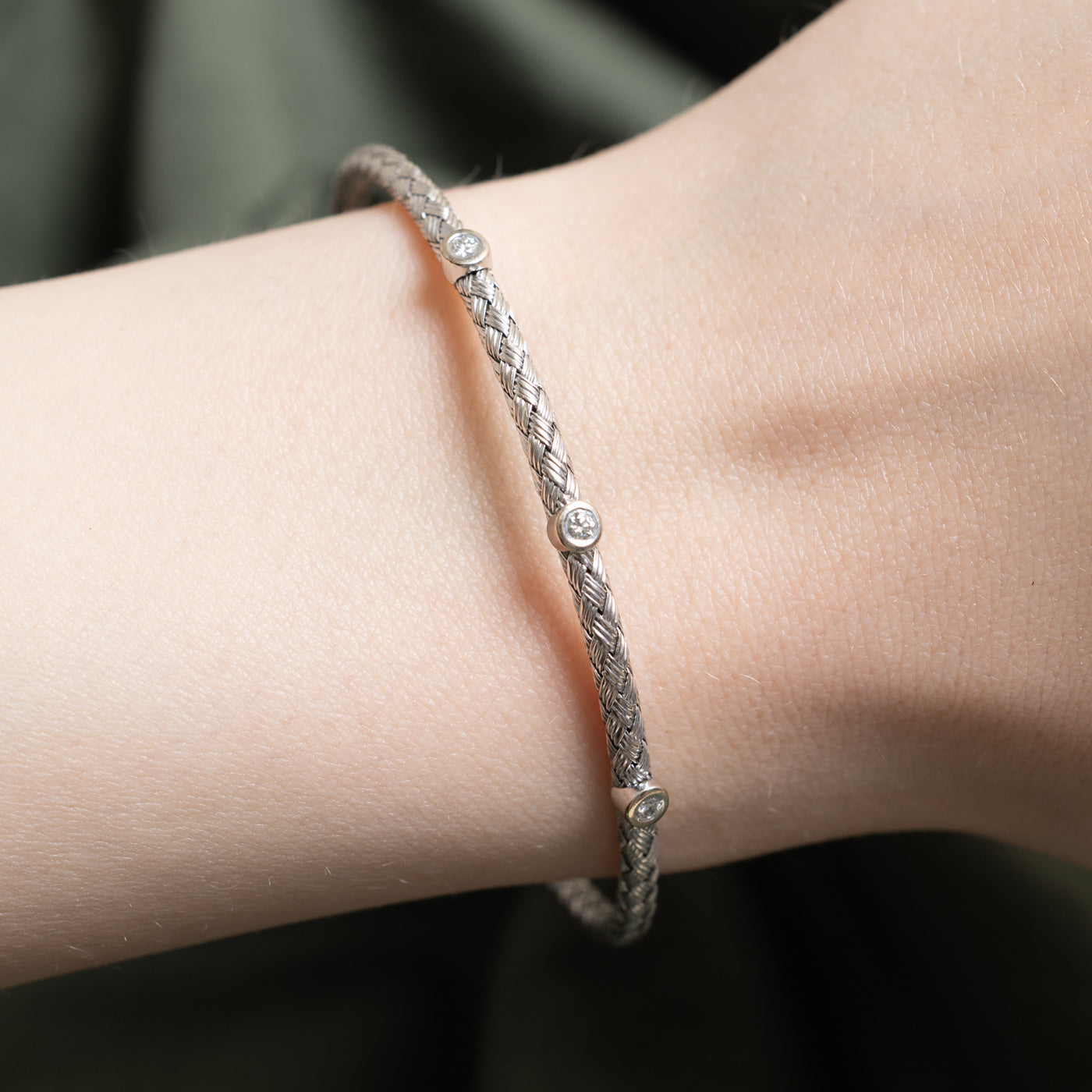 Bracelet tissé à trois diamants | 0,10 ct au total | 17,8 cm