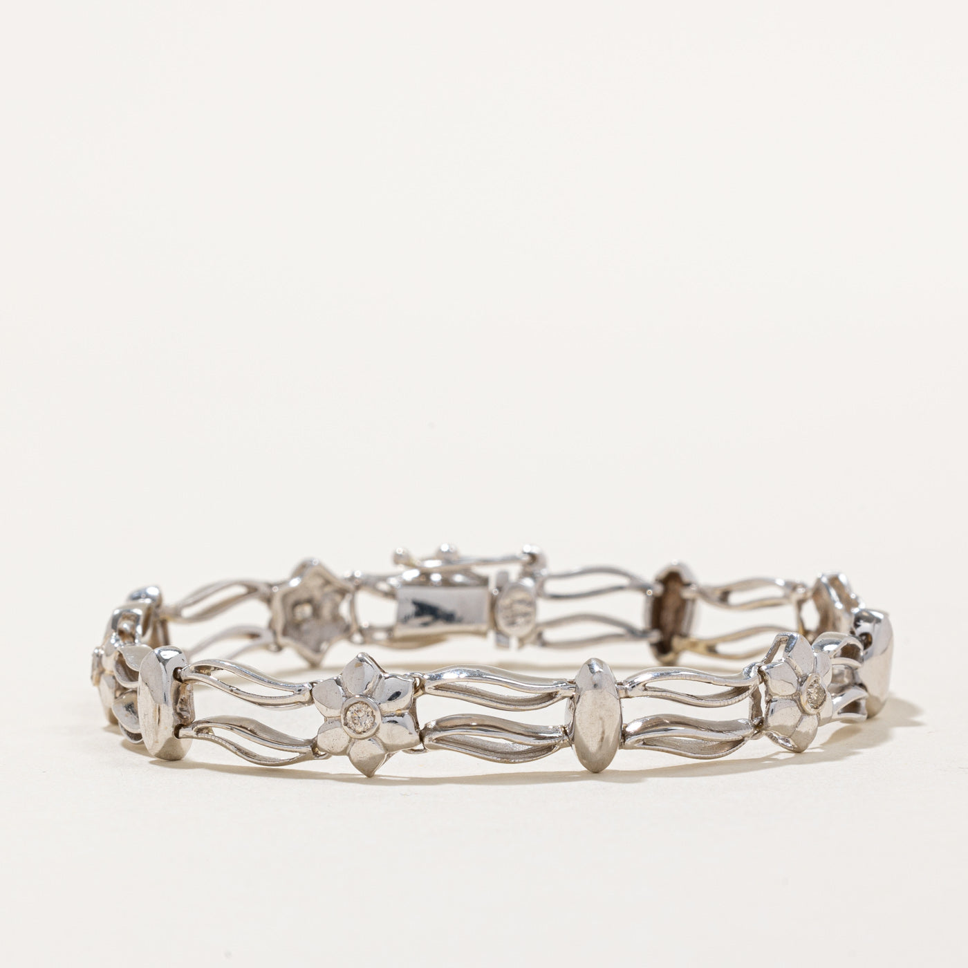 Diamond Flower Bracelet | 0.10ctw | 7" |
