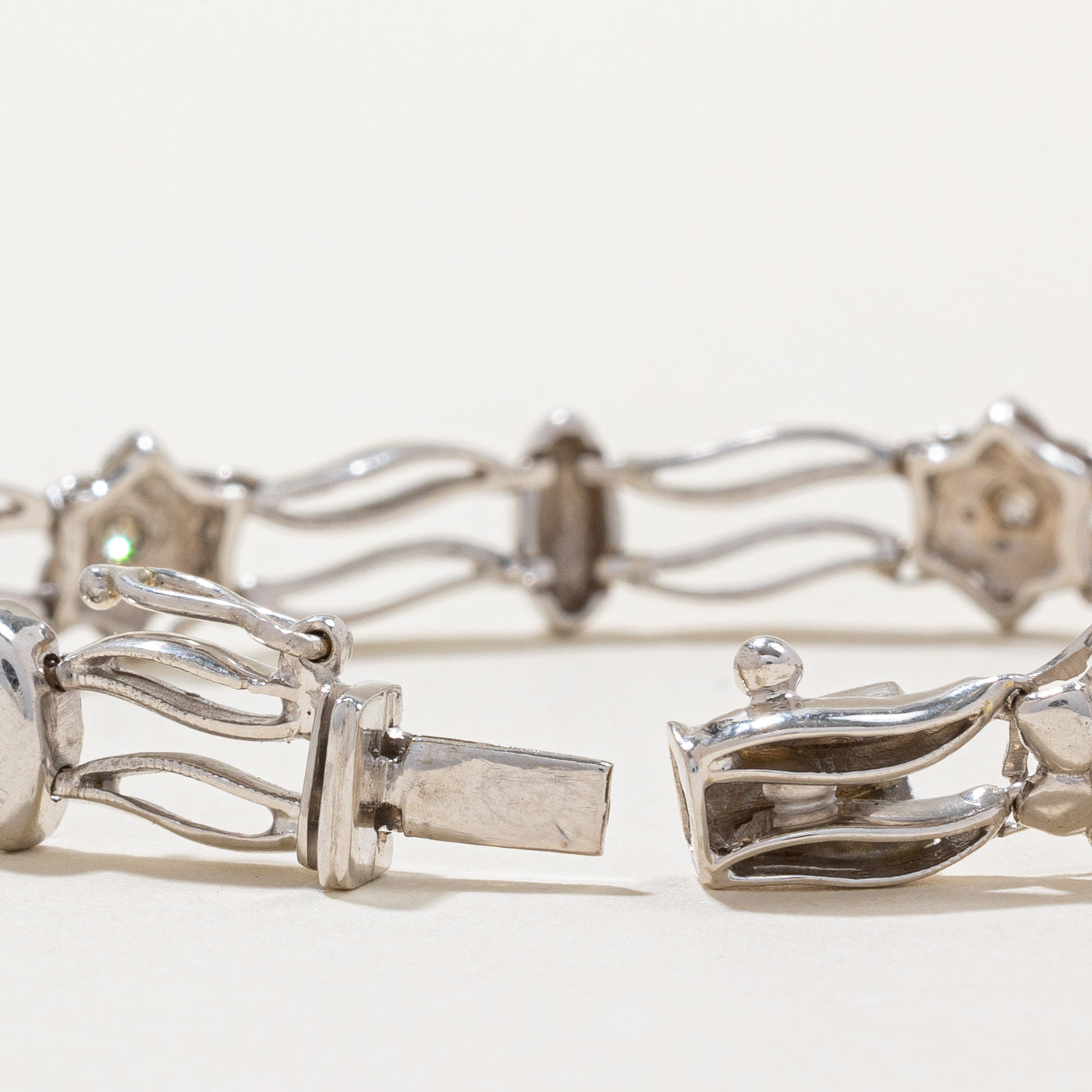 Diamond Flower Bracelet | 0.10ctw | 7" |